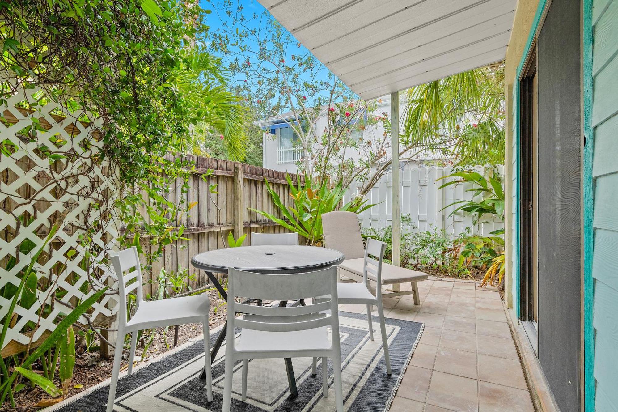 Newly Remodeled 8-steps To Path Of Beach! *