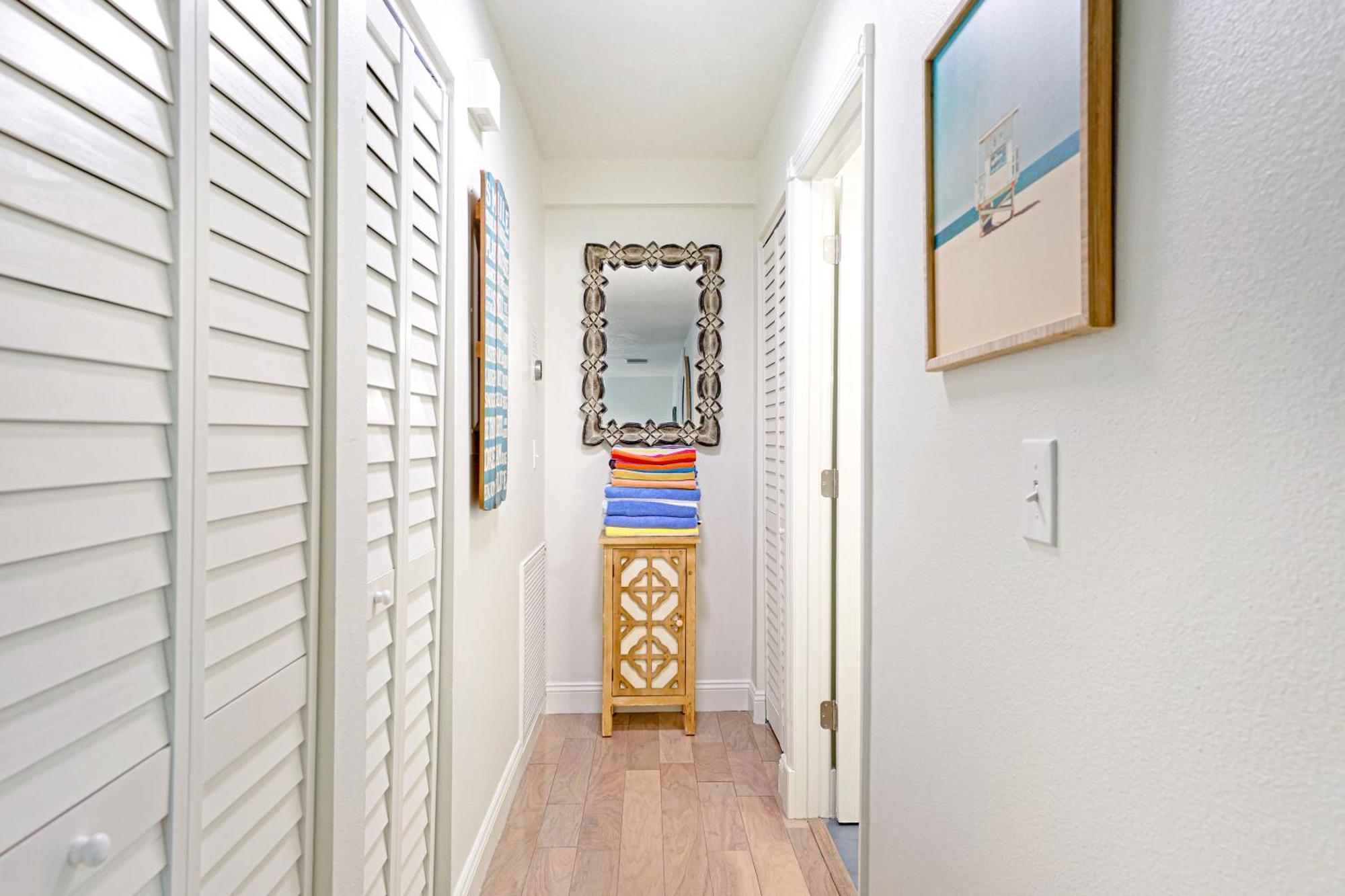 Newly Remodeled 8-steps To Path Of Beach! Unit D Apartment