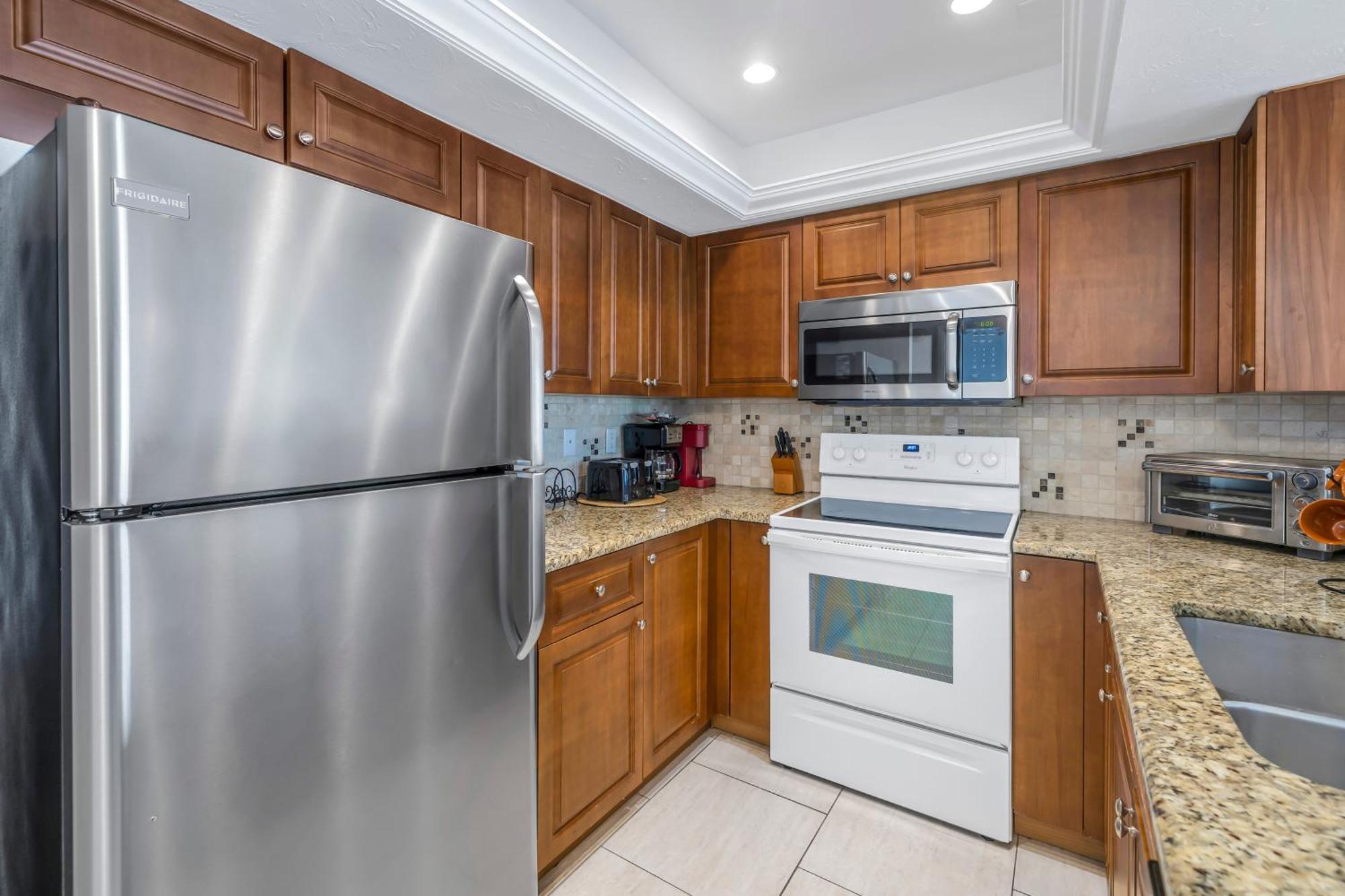 New Listing! Bayside Unit, Balcony, Private Beach! Apartment *