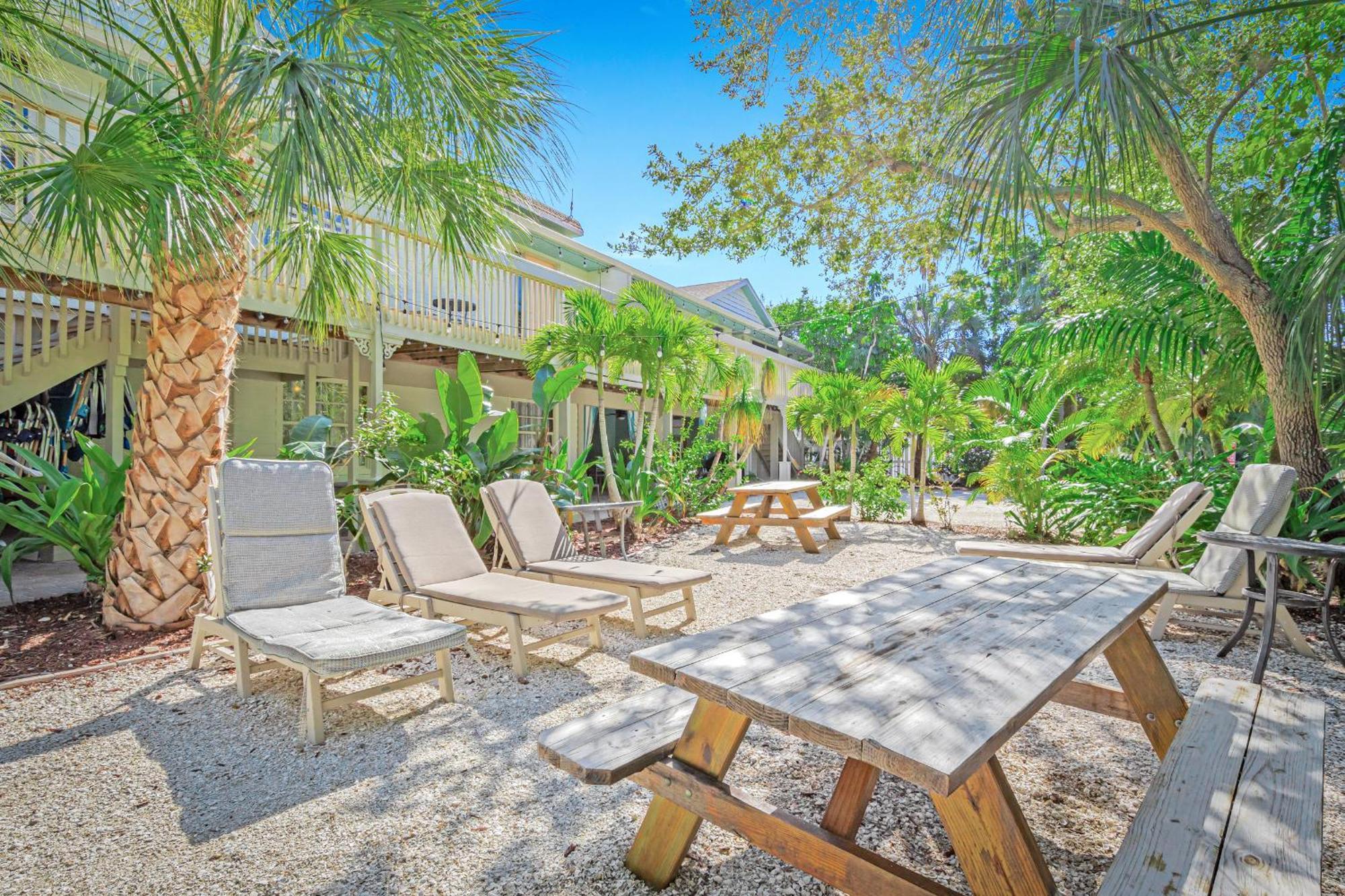 Newly Remodeled 8-steps To Path Of Beach! *
