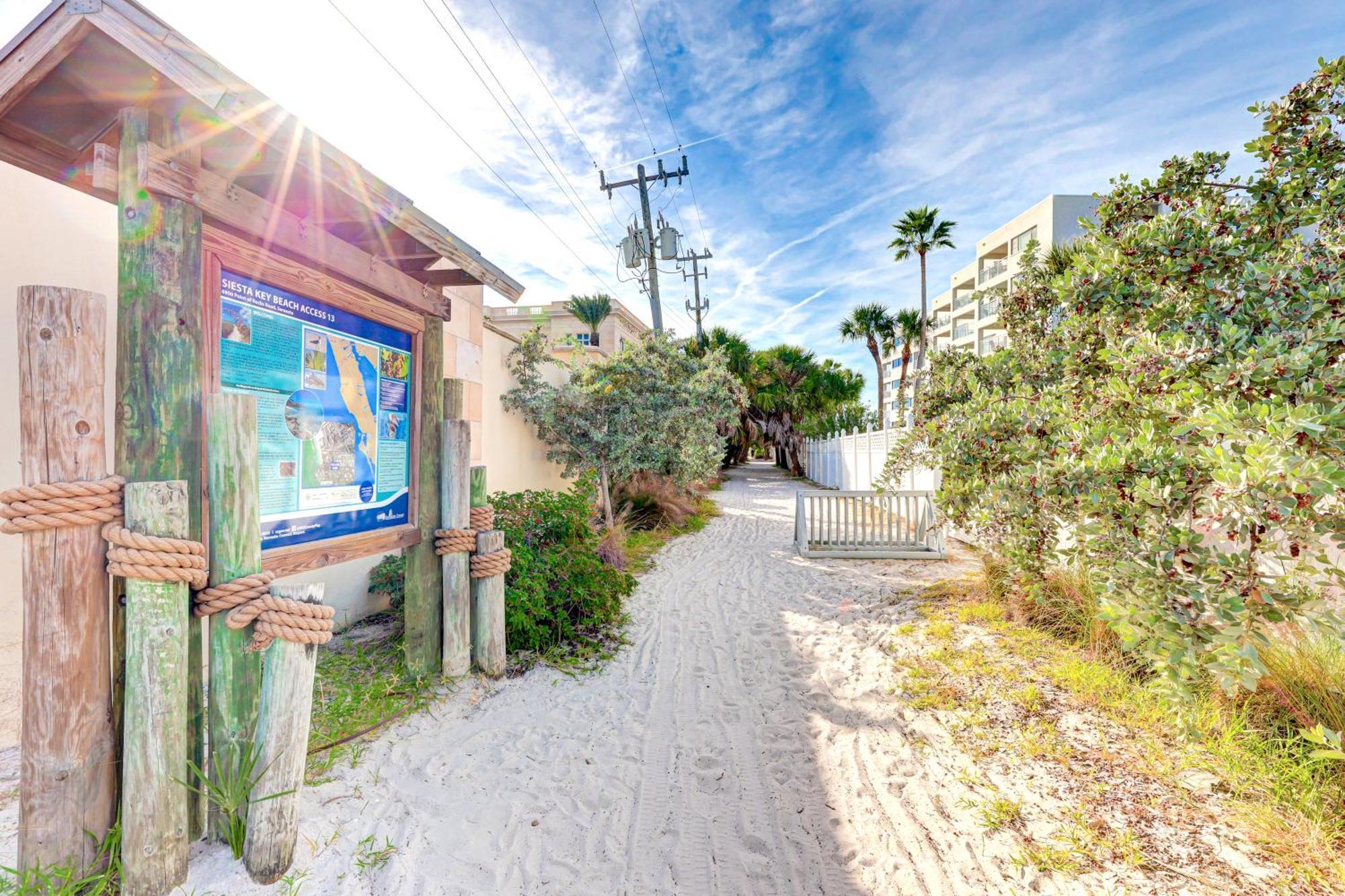 Newly Remodeled 8-steps To Path Of Beach! Apartment Siesta Key