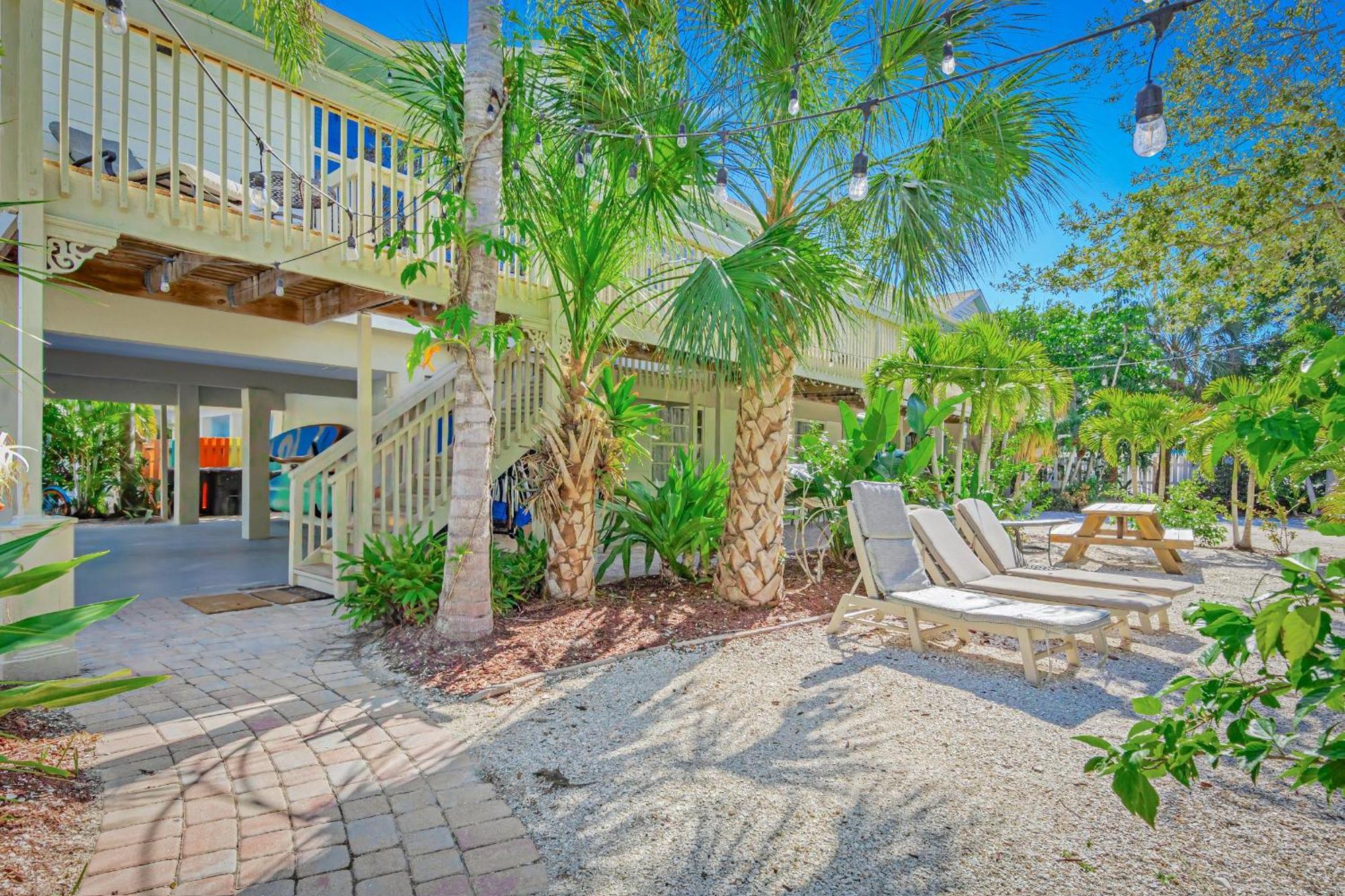 Newly Remodeled 8-steps To Path Of Beach! Siesta Key