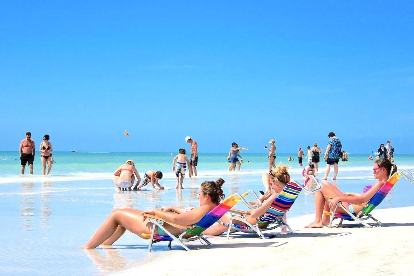 Oceanview, In Village, 20-steps To Path Of Beach, Tiki-bar, Free Bikes And Paddle-boards! Siesta Key