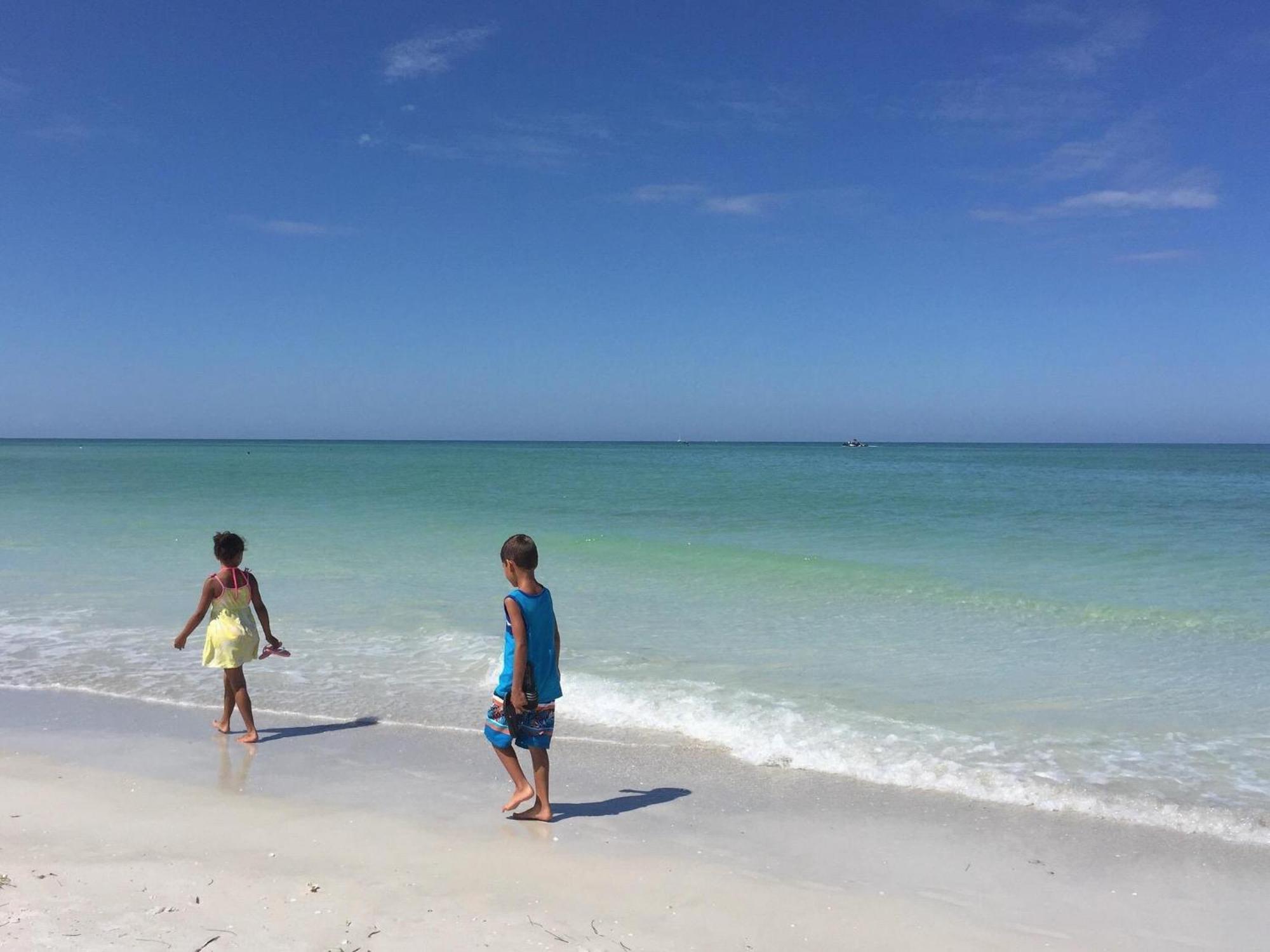 Apartment Oceanview, In Village, 20-steps To Path Of Beach, Tiki-bar, Free Bikes And Paddle-boards!