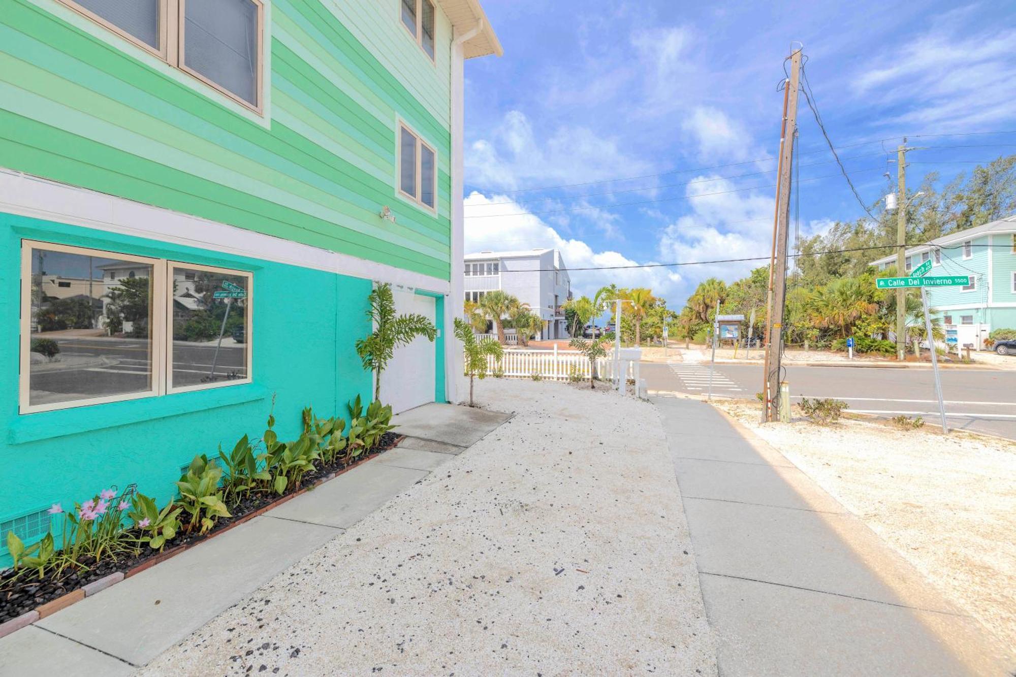 Oceanview, In Village, 20-steps To Path Of Beach, Tiki-bar, Free Bikes And Paddle-boards! *
