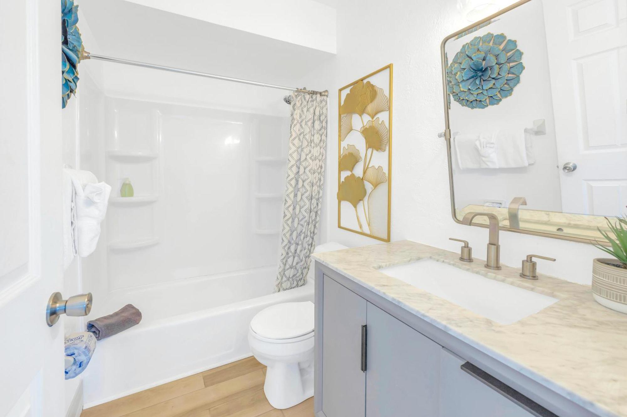 Oceanview, In Village, 20-steps To Path Of Beach, Tiki-bar, Free Bikes And Paddle-boards!
