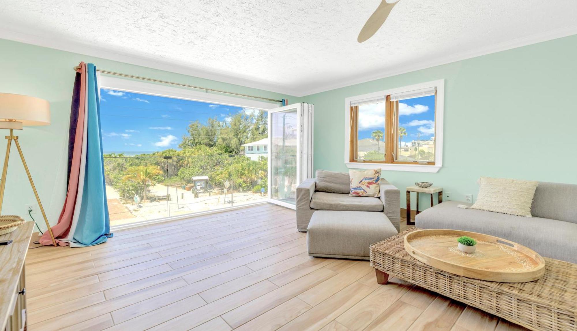 Apartment Oceanview, In Village, 20-steps To Path Of Beach, Tiki-bar, Free Bikes And Paddle-boards!