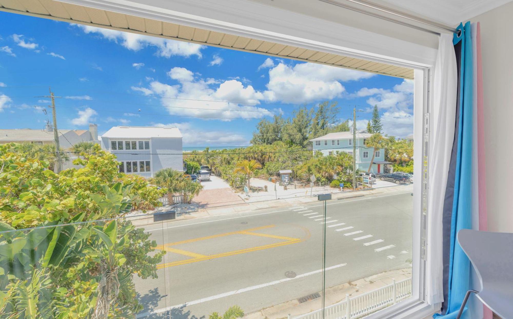 Oceanview, In Village, 20-steps To Path Of Beach, Tiki-bar, Free Bikes And Paddle-boards! Apartment