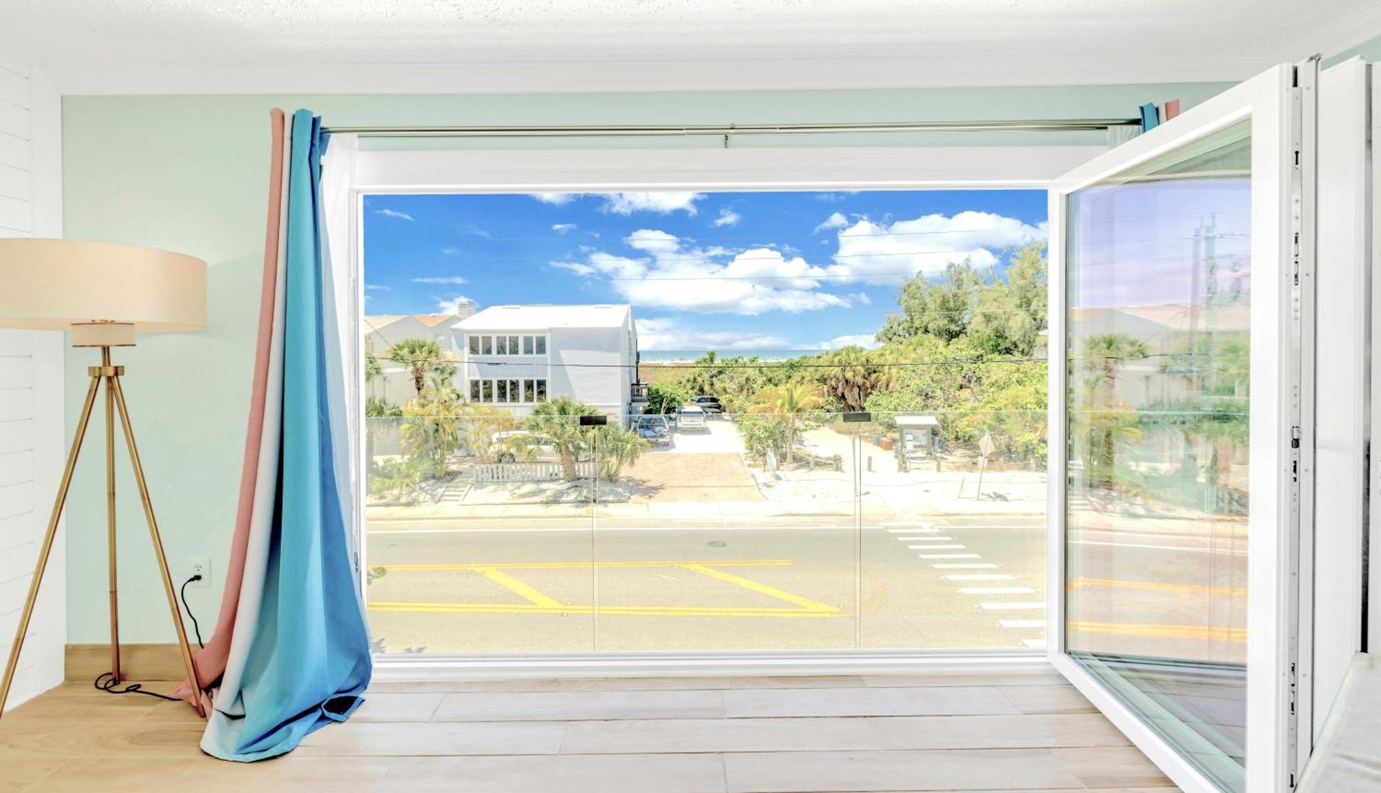 Apartment Oceanview, In Village, 20-steps To Path Of Beach, Tiki-bar, Free Bikes And Paddle-boards!