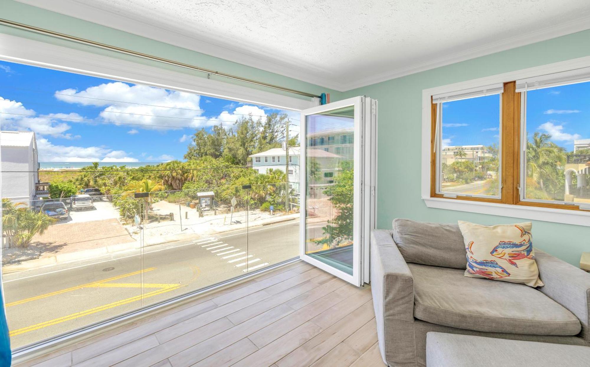Oceanview, In Village, 20-steps To Path Of Beach, Tiki-bar, Free Bikes And Paddle-boards! *