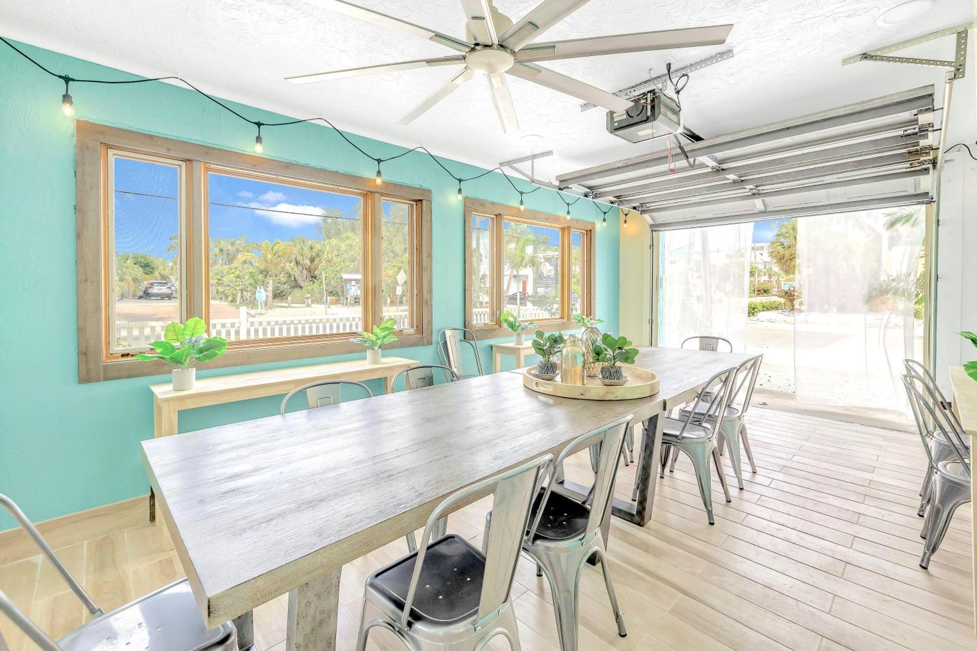 Oceanview, In Village, 20-steps To Path Of Beach, Tiki-bar, Free Bikes And Paddle-boards!
