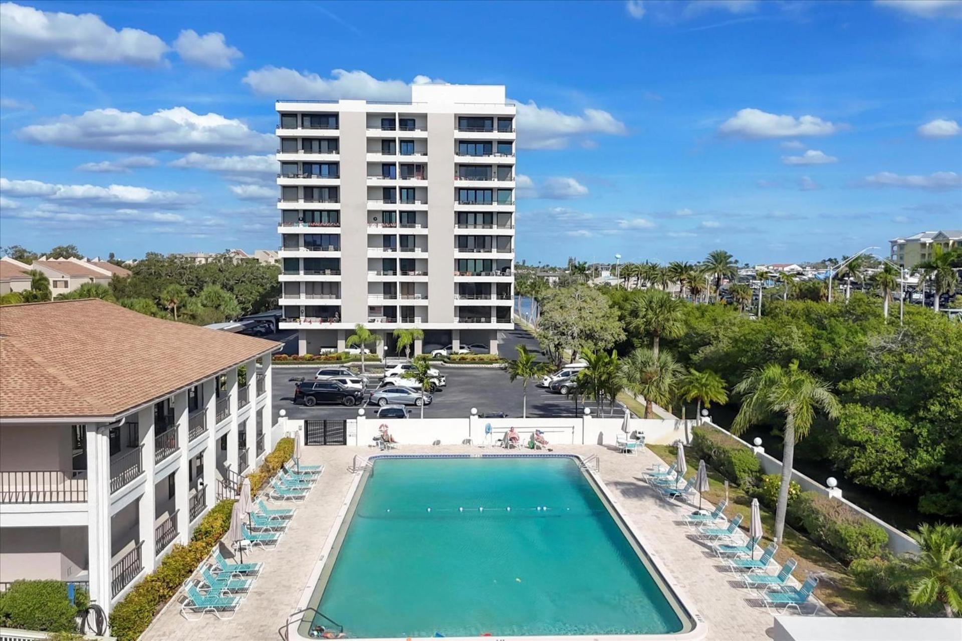 6415 Midnight Road #709 * Siesta Key