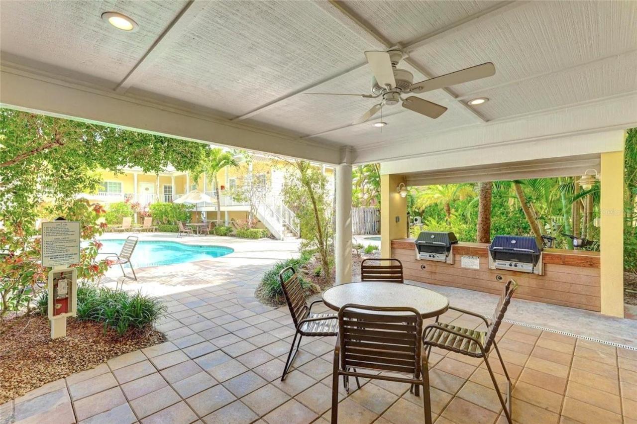 New Listing! Pool Jacuzzi, 3-min To Bars & Entertainment!. Holiday home