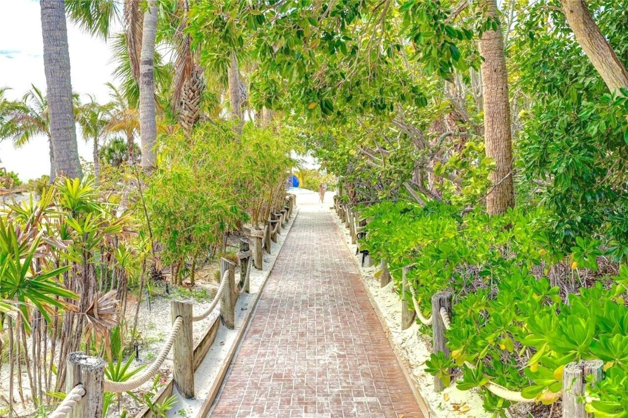New Listing! Pool Jacuzzi, 3-min To Bars & Entertainment!. Holiday home Siesta Key