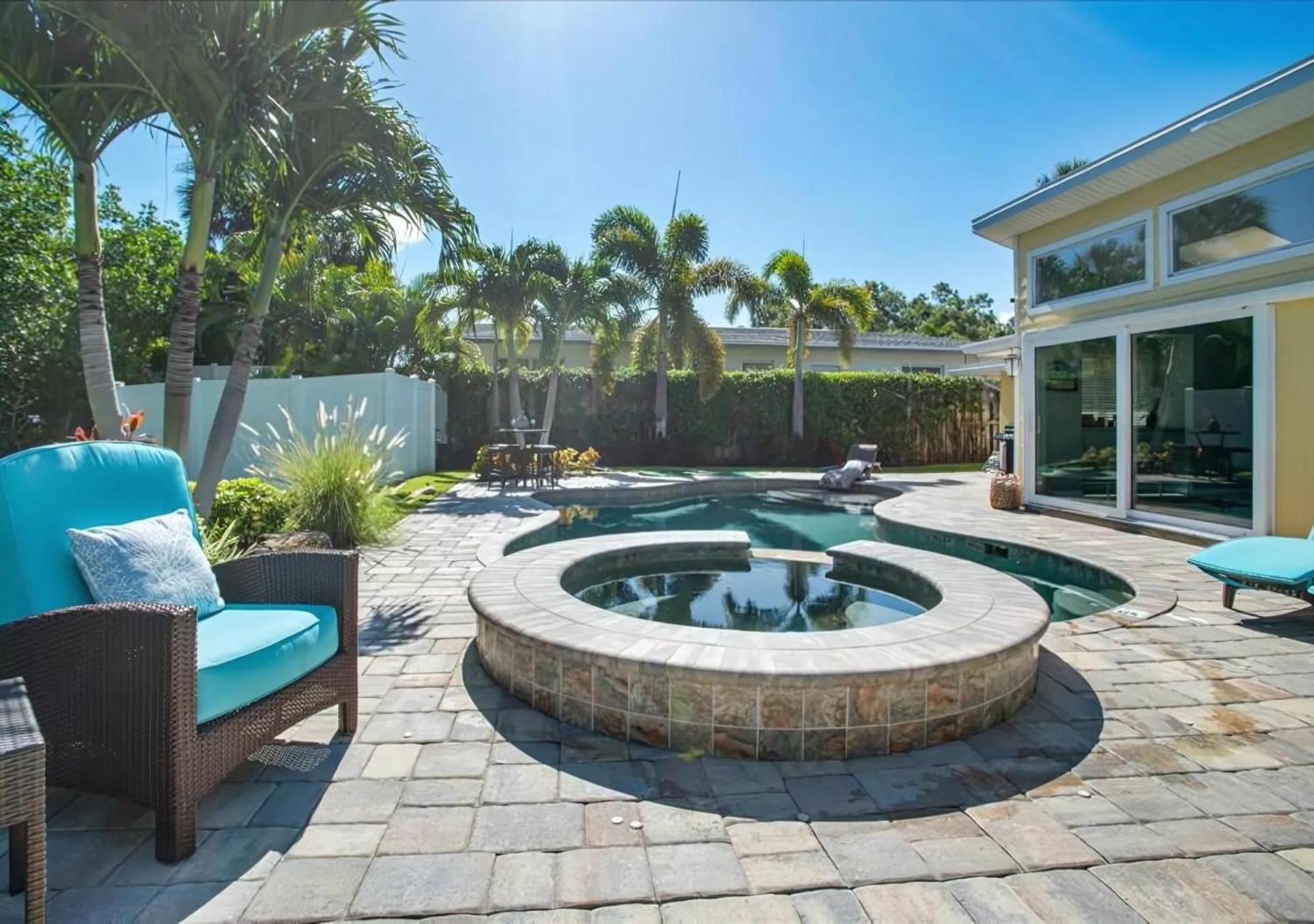 Luxe Pool Hot Tub Near Siesta Key