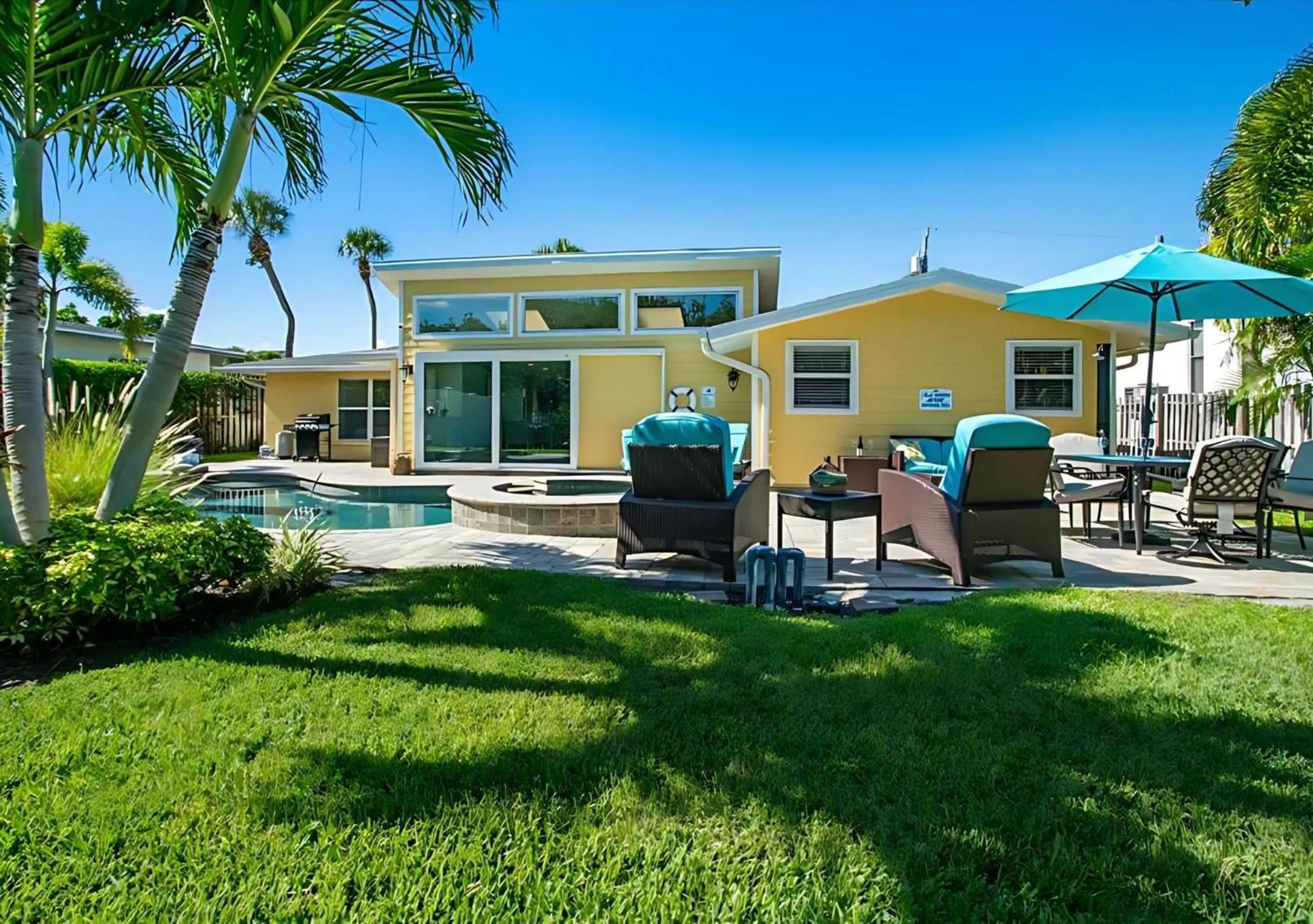 Luxe Pool Hot Tub Near Siesta Key