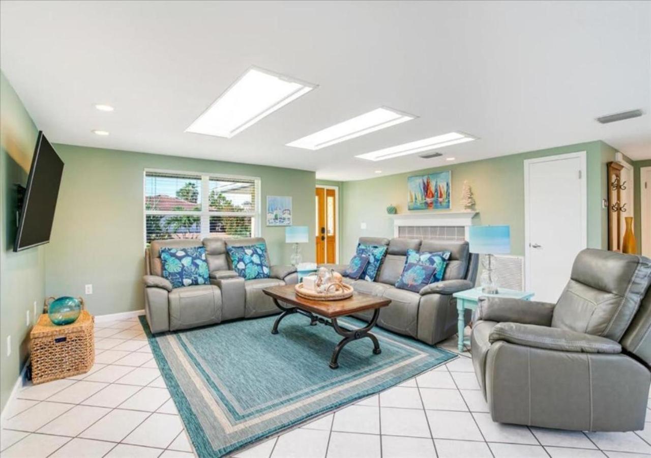 Luxe Pool Hot Tub Near Siesta Key