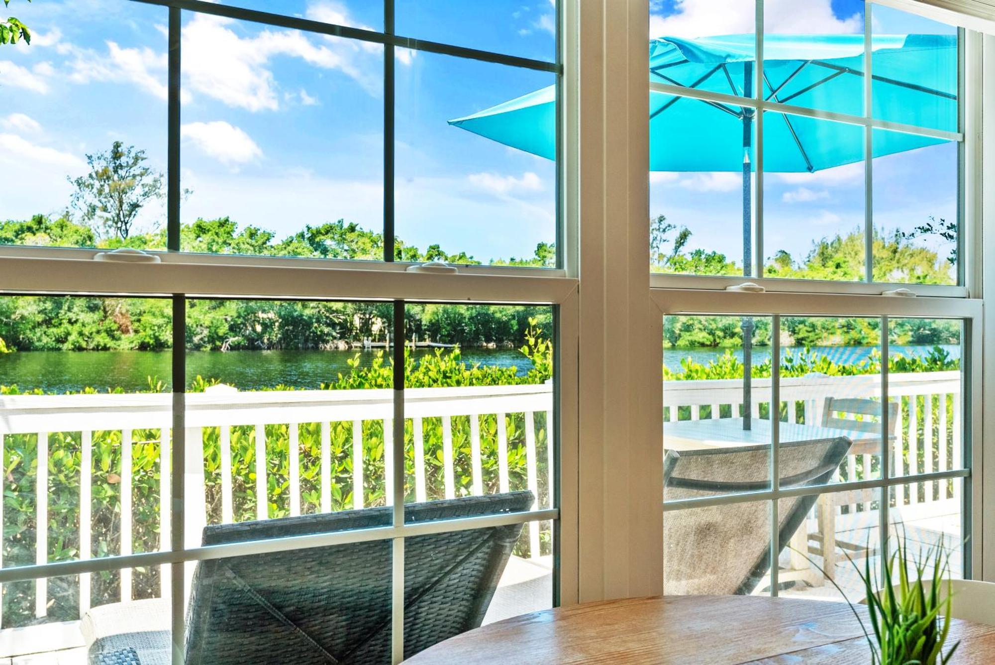 Heron Lagoon, Dock, Pool, The Ringling At Holiday home