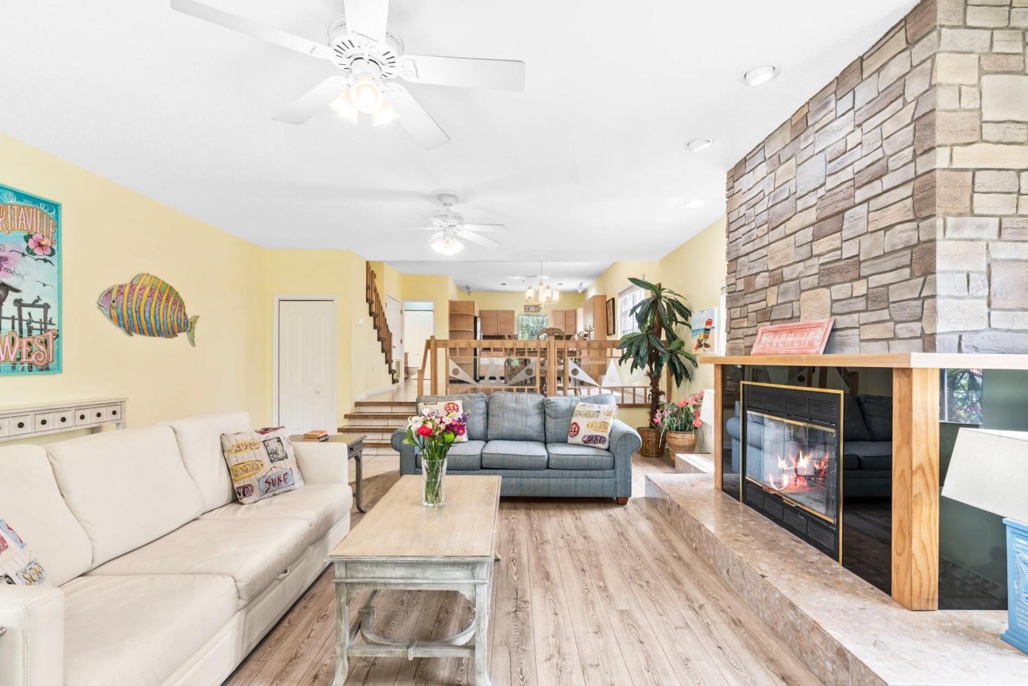 Village, Townhouse, Heated Pool, Walkable