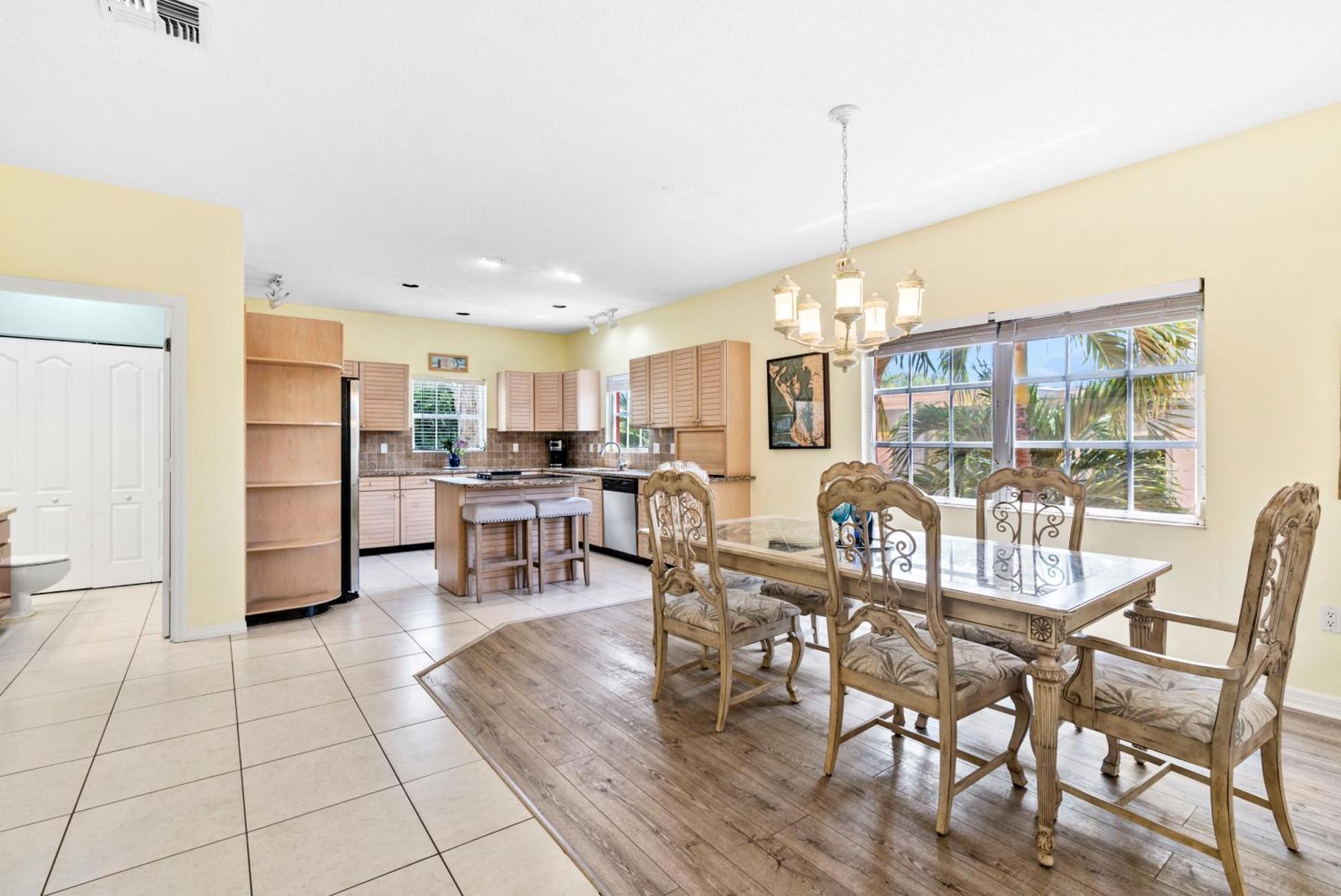 Village, Townhouse, Heated Pool, Walkable