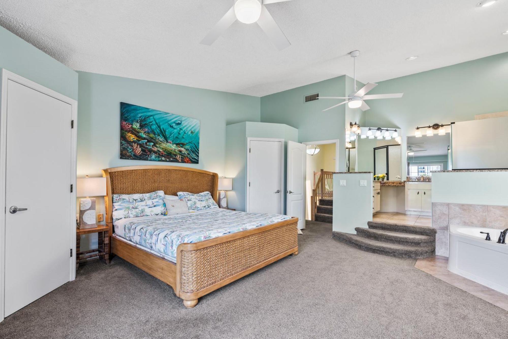 Village, Townhouse, Heated Pool, Walkable Holiday home