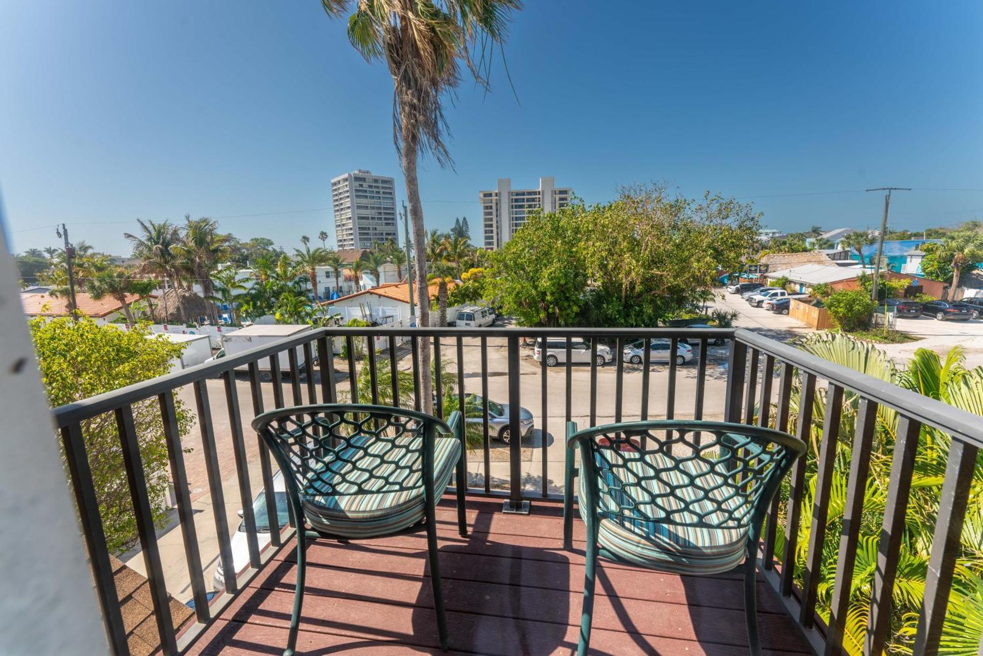 Village, Townhouse, Heated Pool, Walkable Holiday home