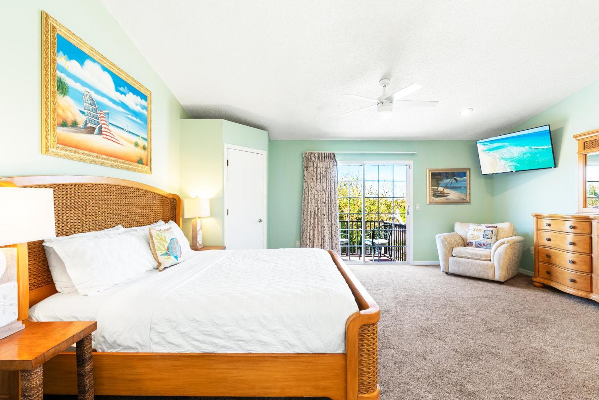 Village, Townhouse, Heated Pool, Walkable Holiday home *