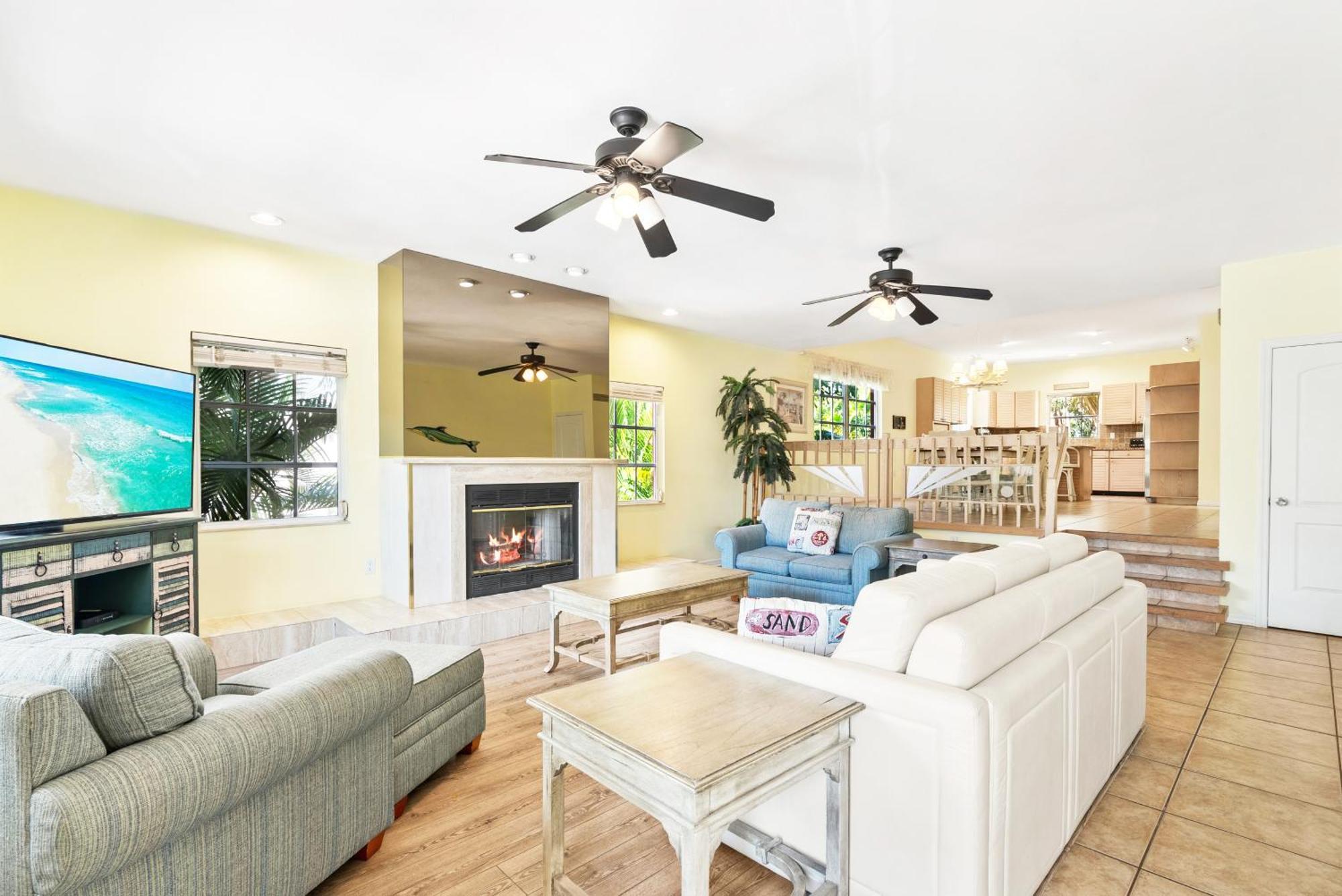 Village, Townhouse, Heated Pool, Walkable *