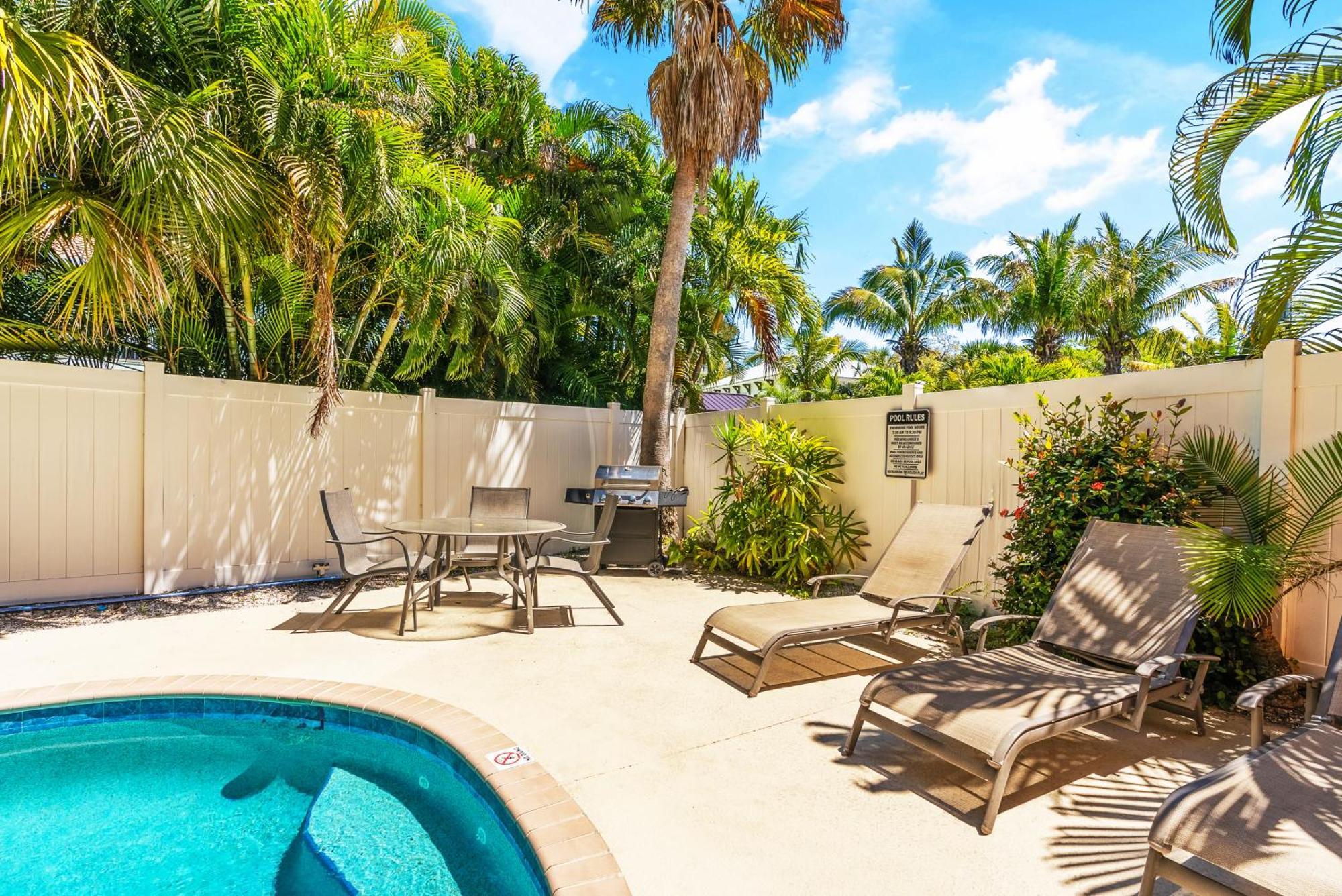 Holiday home Village, Townhouse, Heated Pool, Walkable *