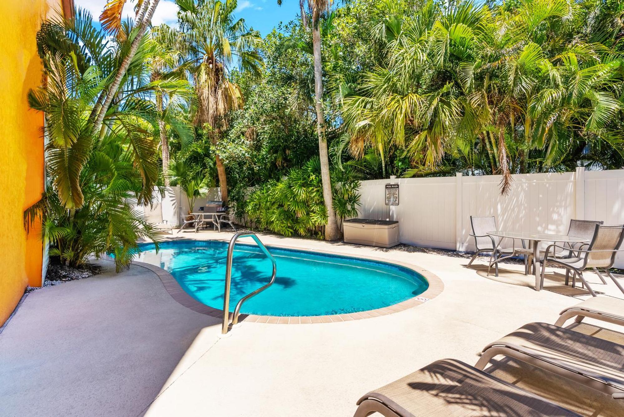Village, Townhouse, Heated Pool, Walkable *