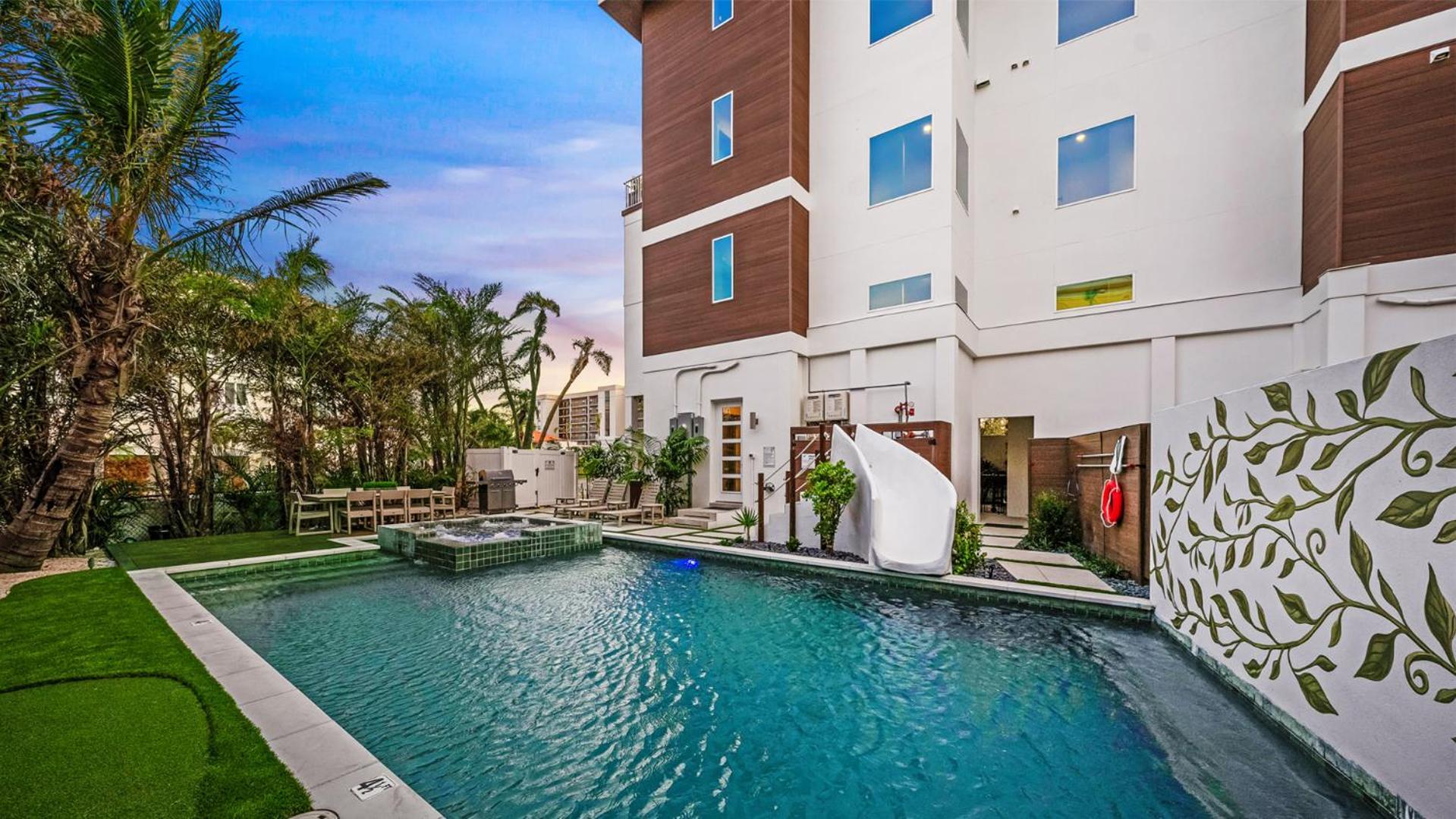The Upper Deck * Siesta Key