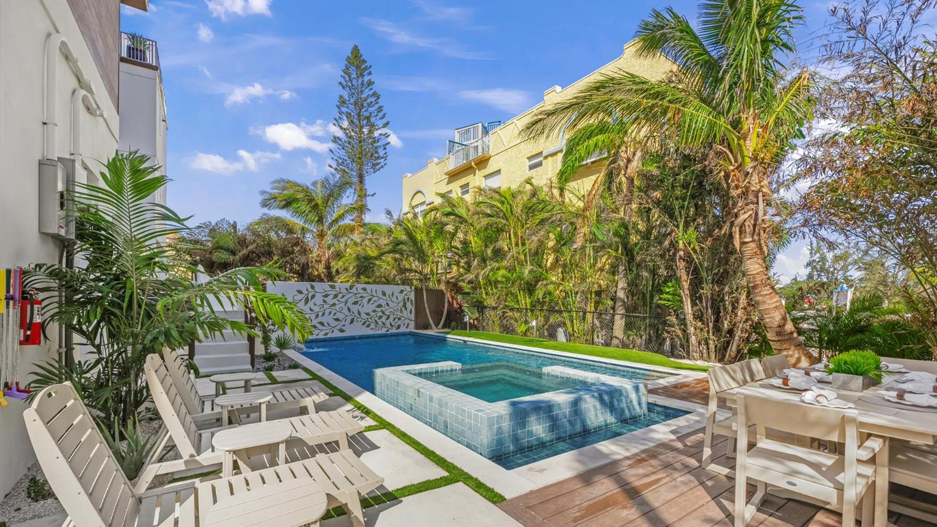 The Upper Deck Siesta Key