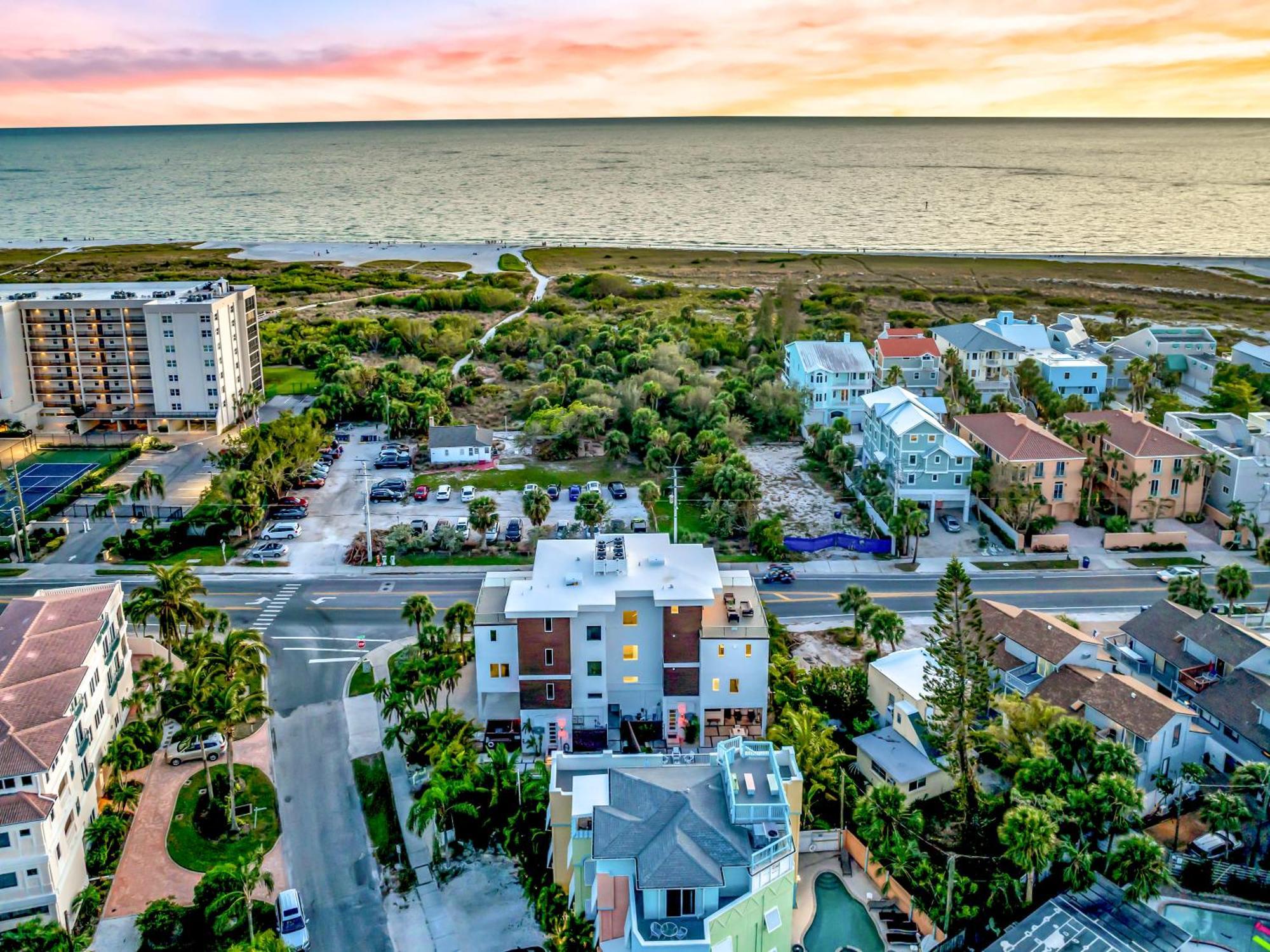 The Upper Deck Siesta Key