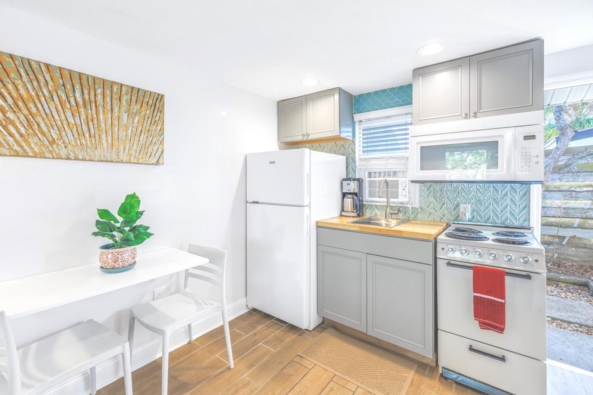 Private Patio, Walk To All, 2min- Siesta Keys Beach, 1min- Dining & Entertainment Of Village! Apartment Siesta Key