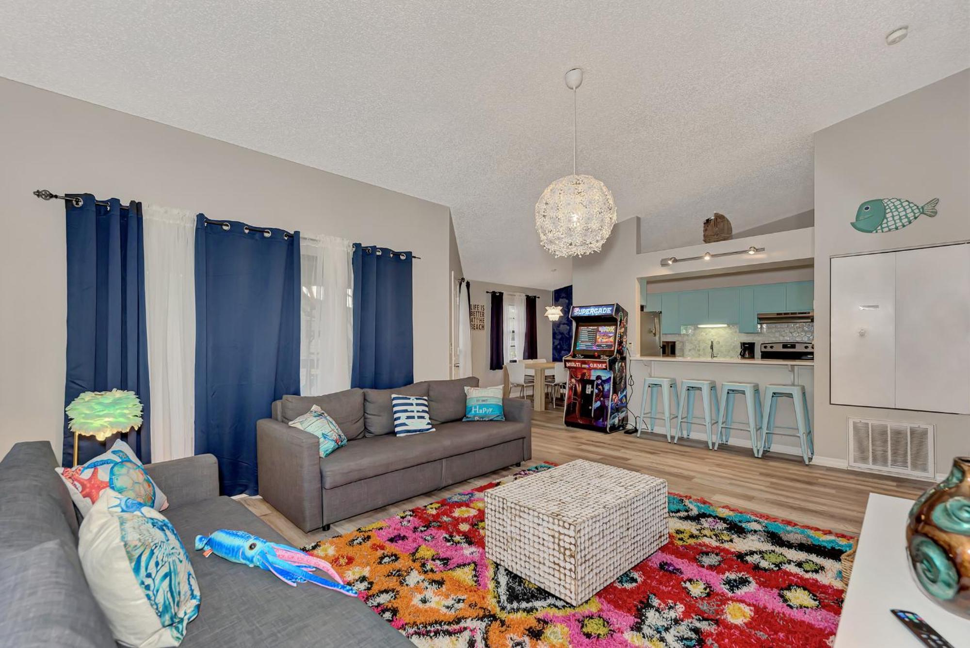 Jellyfish Unit, Walk To & Village, Pet-friendly *