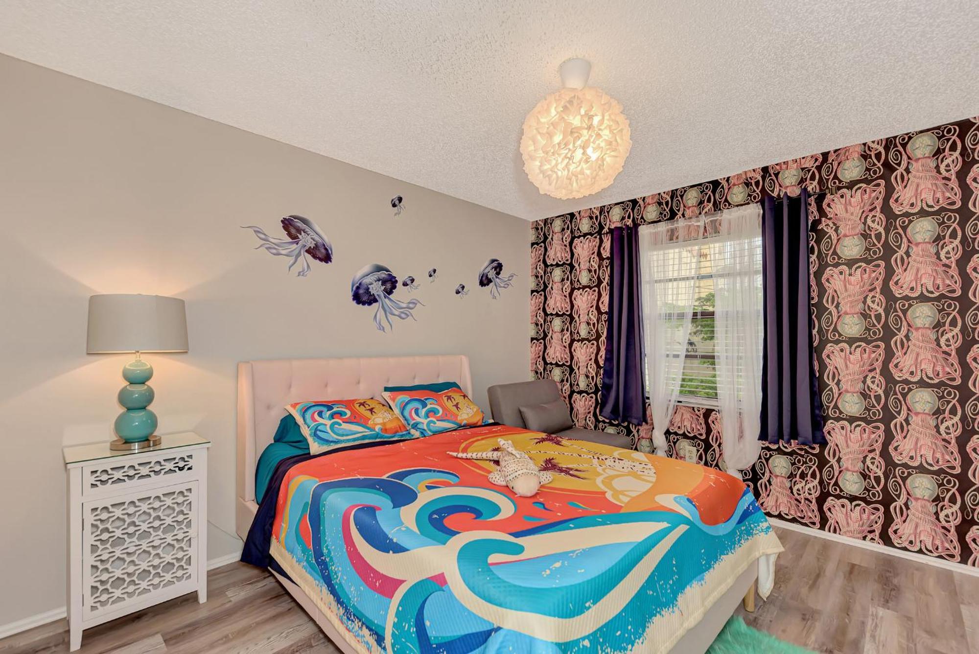Jellyfish Unit, Walk To & Village, Pet-friendly Siesta Key