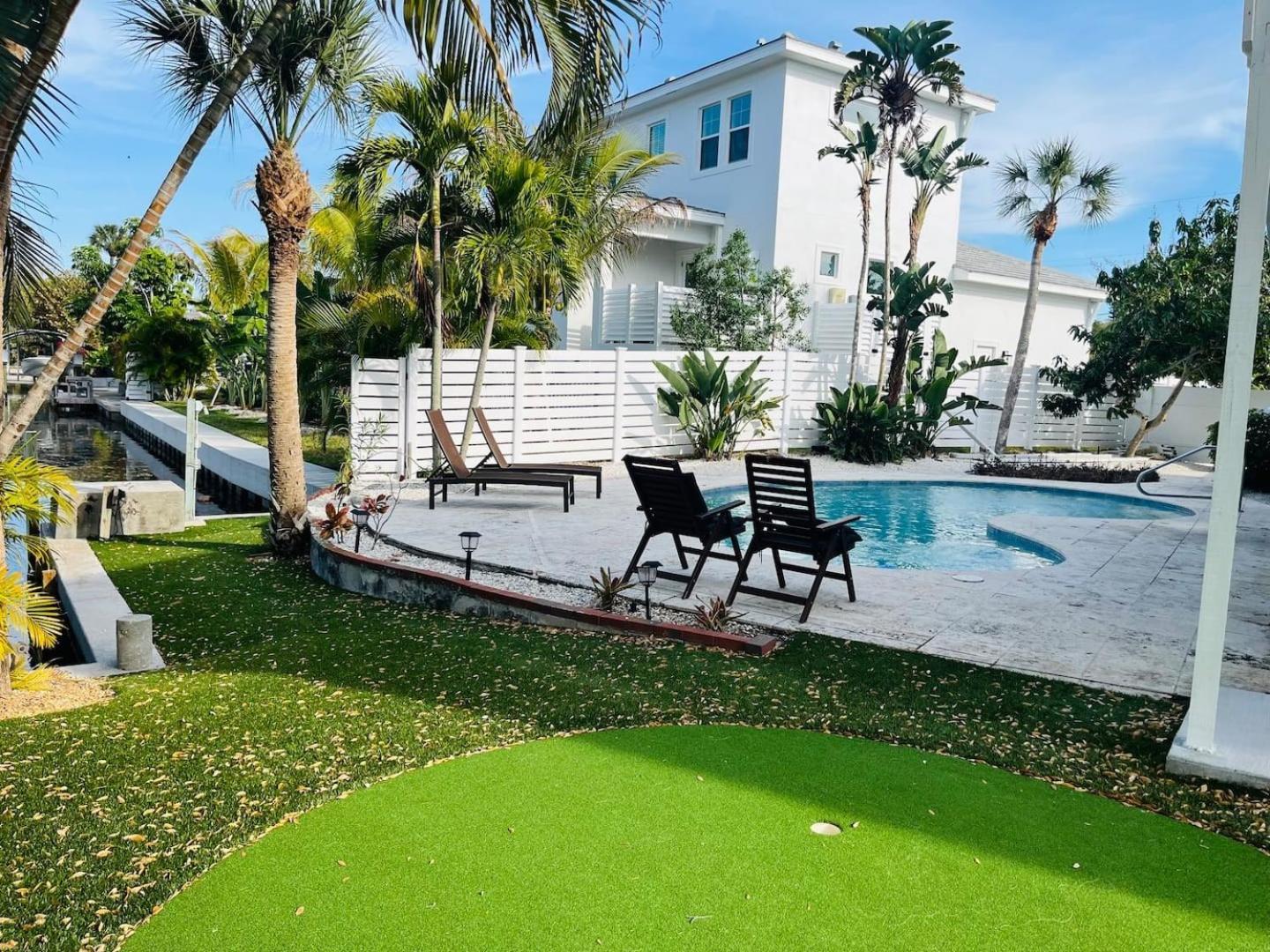 On Key With Pool, Hot Tub, Putting Green, Arcade Games, Bike & Mins To Beach!