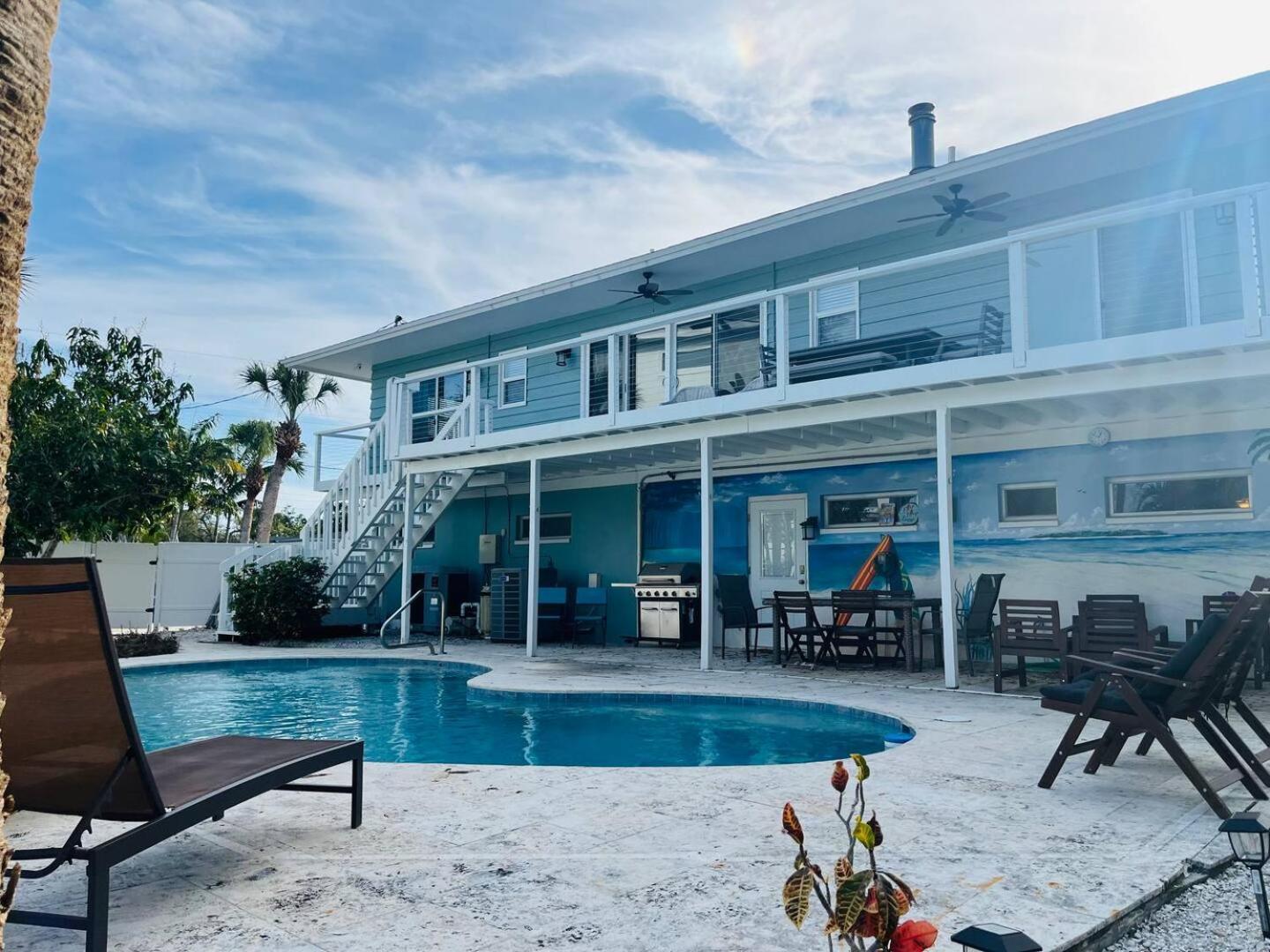 Holiday home On Key With Pool, Hot Tub, Putting Green, Arcade Games, Bike & Mins To Beach!