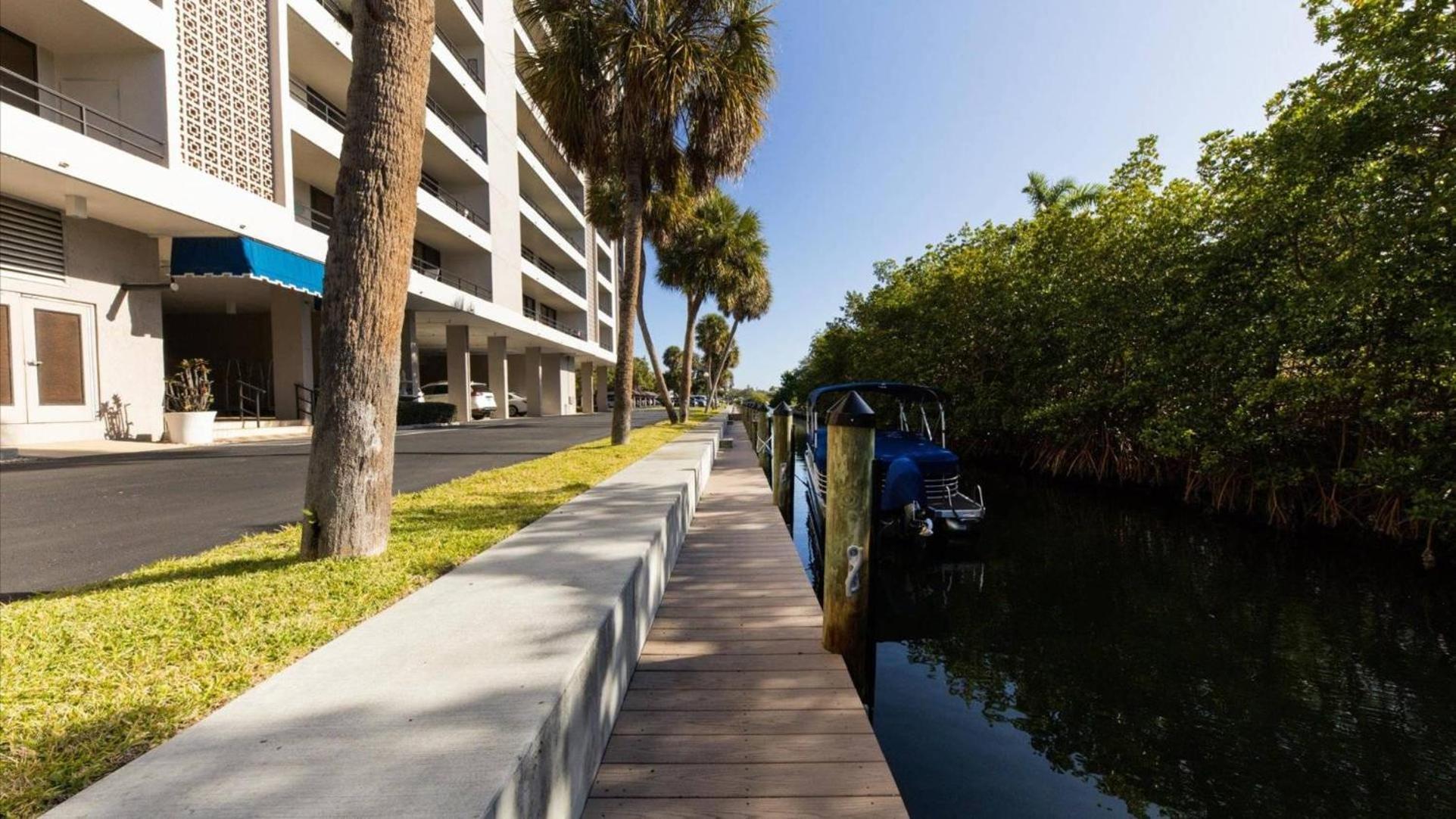 Villa Exclusive 5 Star With Balcony On Sarasota County 1004