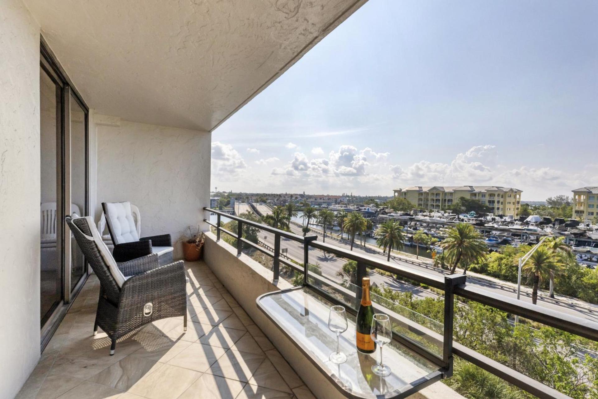 Exclusive 5 Star With Balcony On Sarasota County 1004 Villa