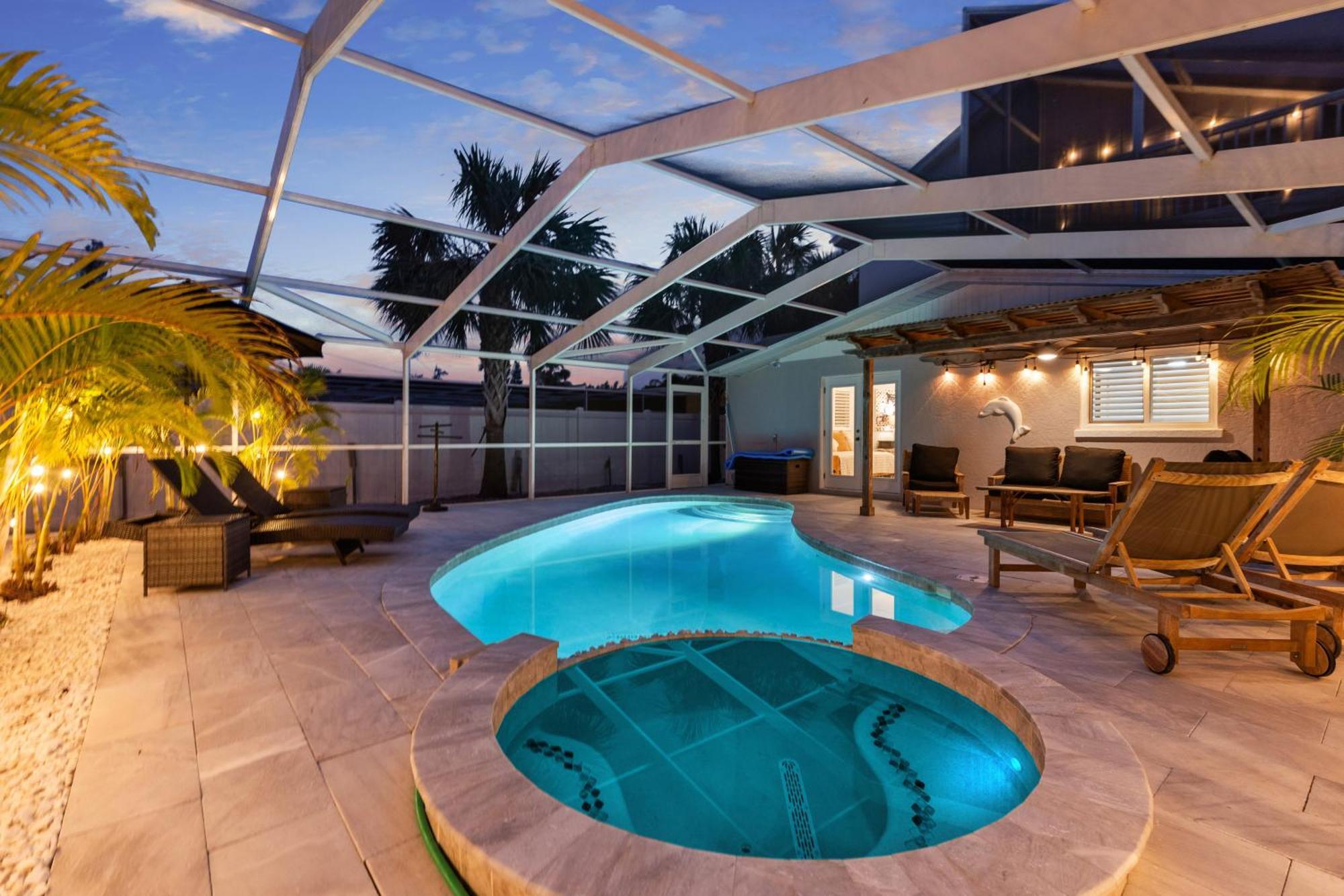 Oasis With Outdoor Pool And Screened Lanai! * Siesta Key