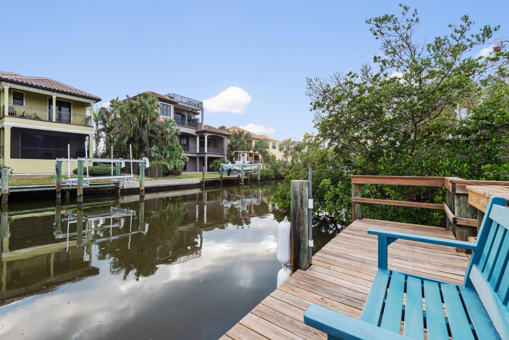 Oasis With Outdoor Pool And Screened Lanai! Holiday home Siesta Key
