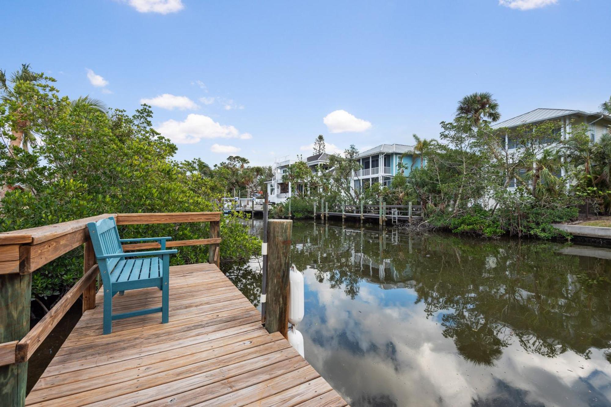 Oasis With Outdoor Pool And Screened Lanai! Siesta Key