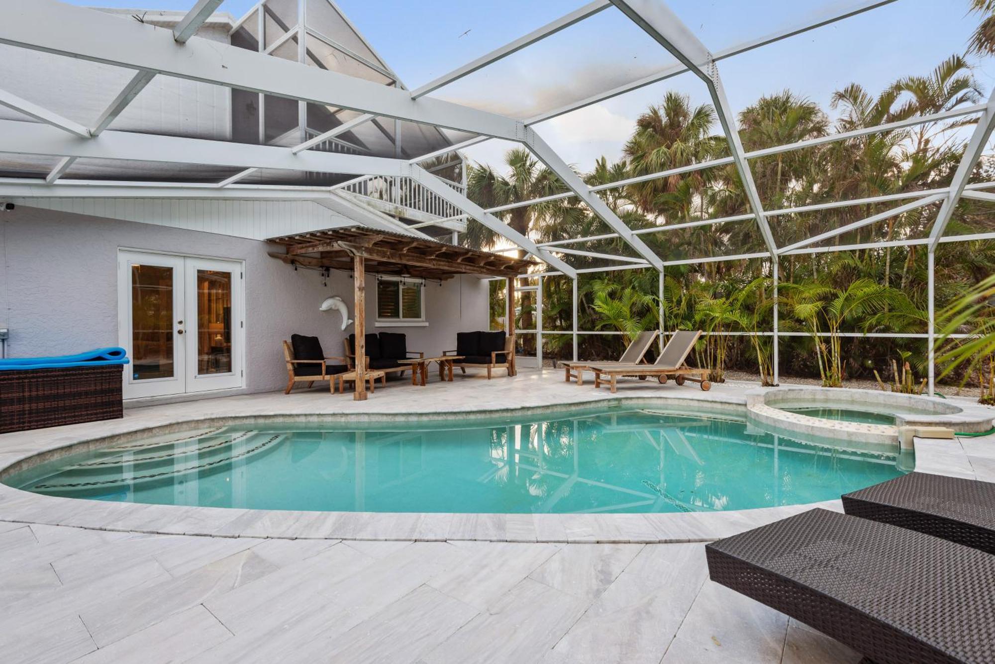 Oasis With Outdoor Pool And Screened Lanai! Holiday home *