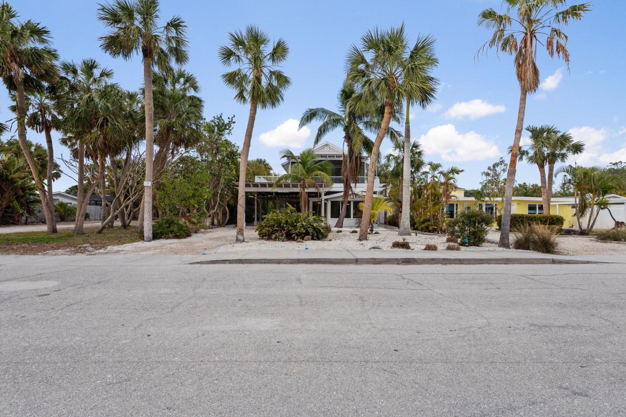 Oasis With Outdoor Pool And Screened Lanai! Holiday home Siesta Key