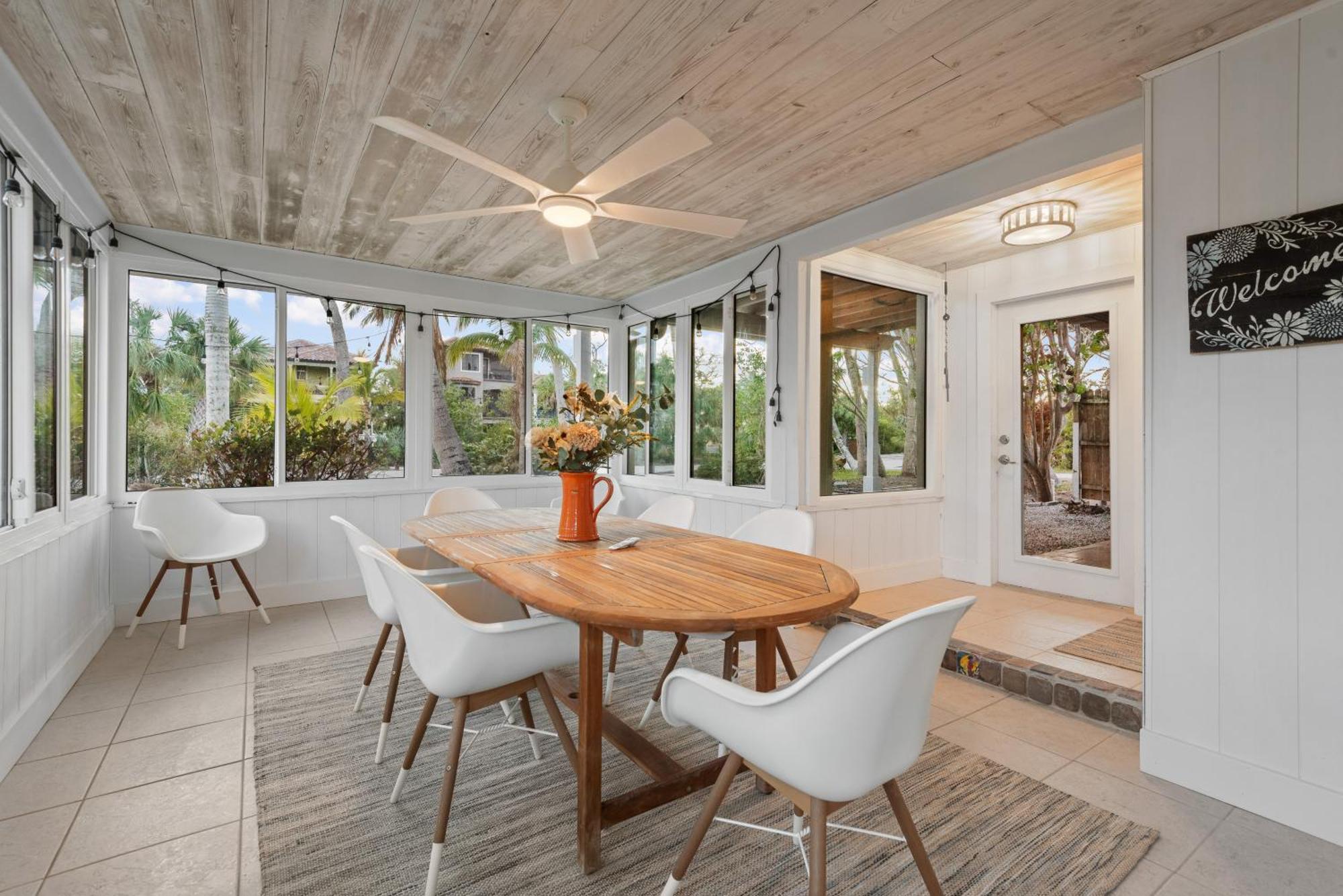 Oasis With Outdoor Pool And Screened Lanai! Holiday home Siesta Key