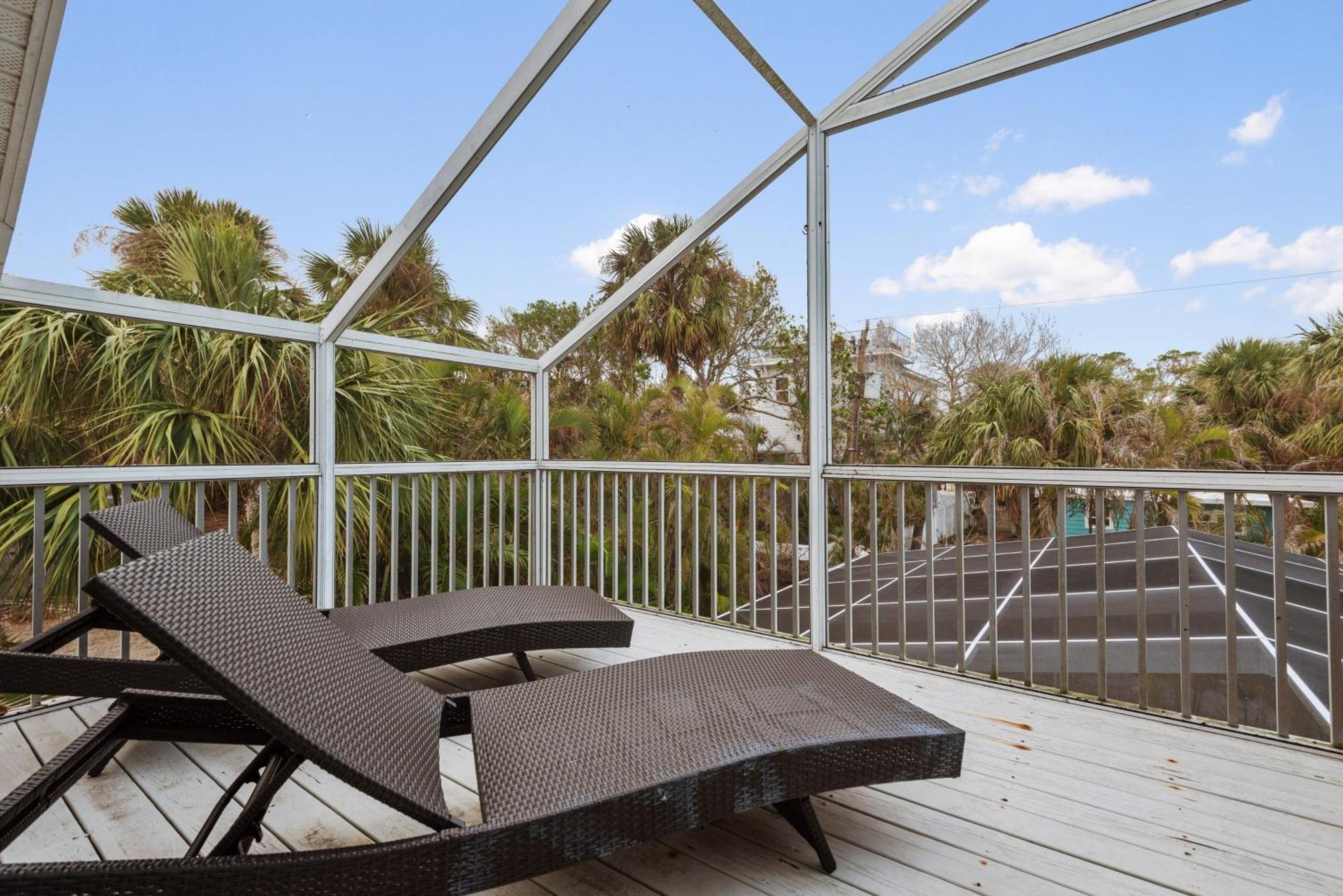 Oasis With Outdoor Pool And Screened Lanai! Siesta Key