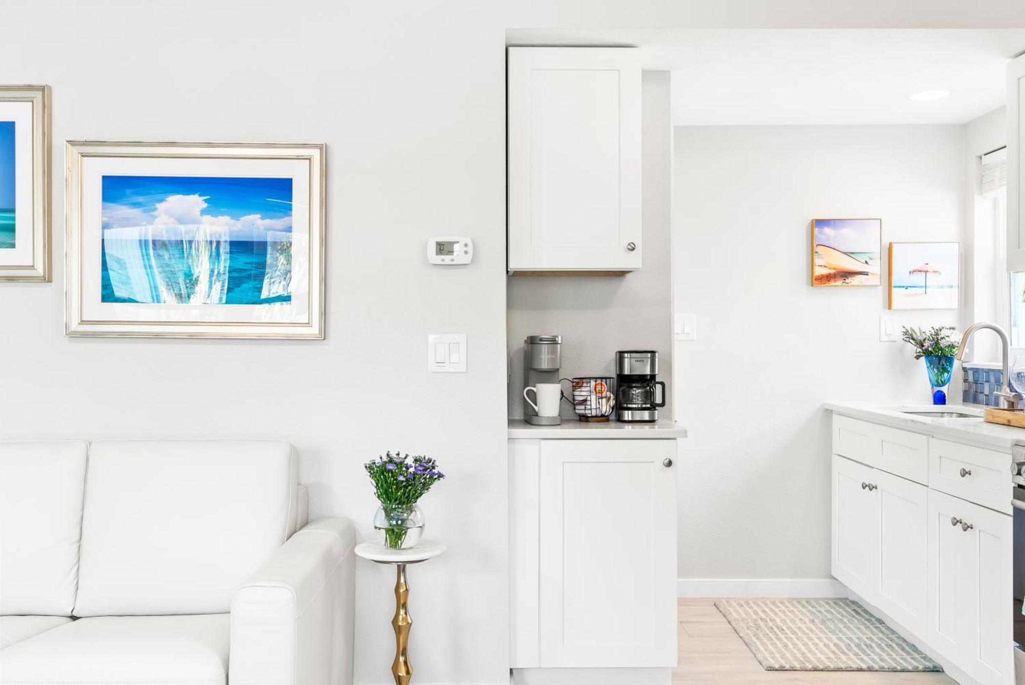 Village And Walkable, Condo, Private Porch Holiday home