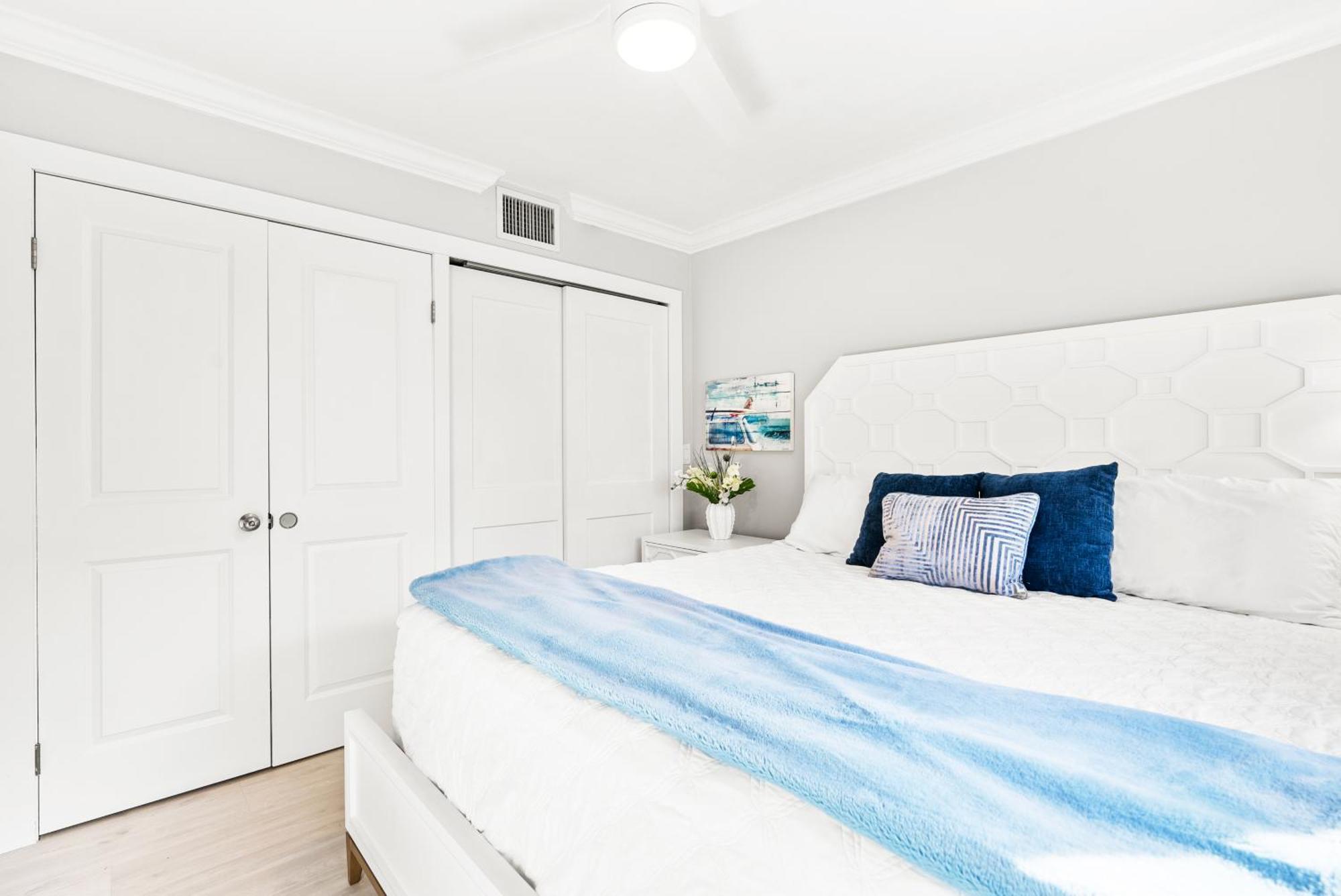 Village And Walkable, Condo, Private Porch Holiday home Siesta Key