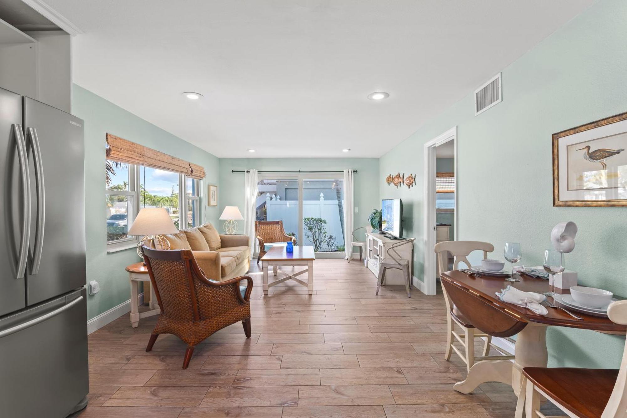 Dollar - 632a Holiday home